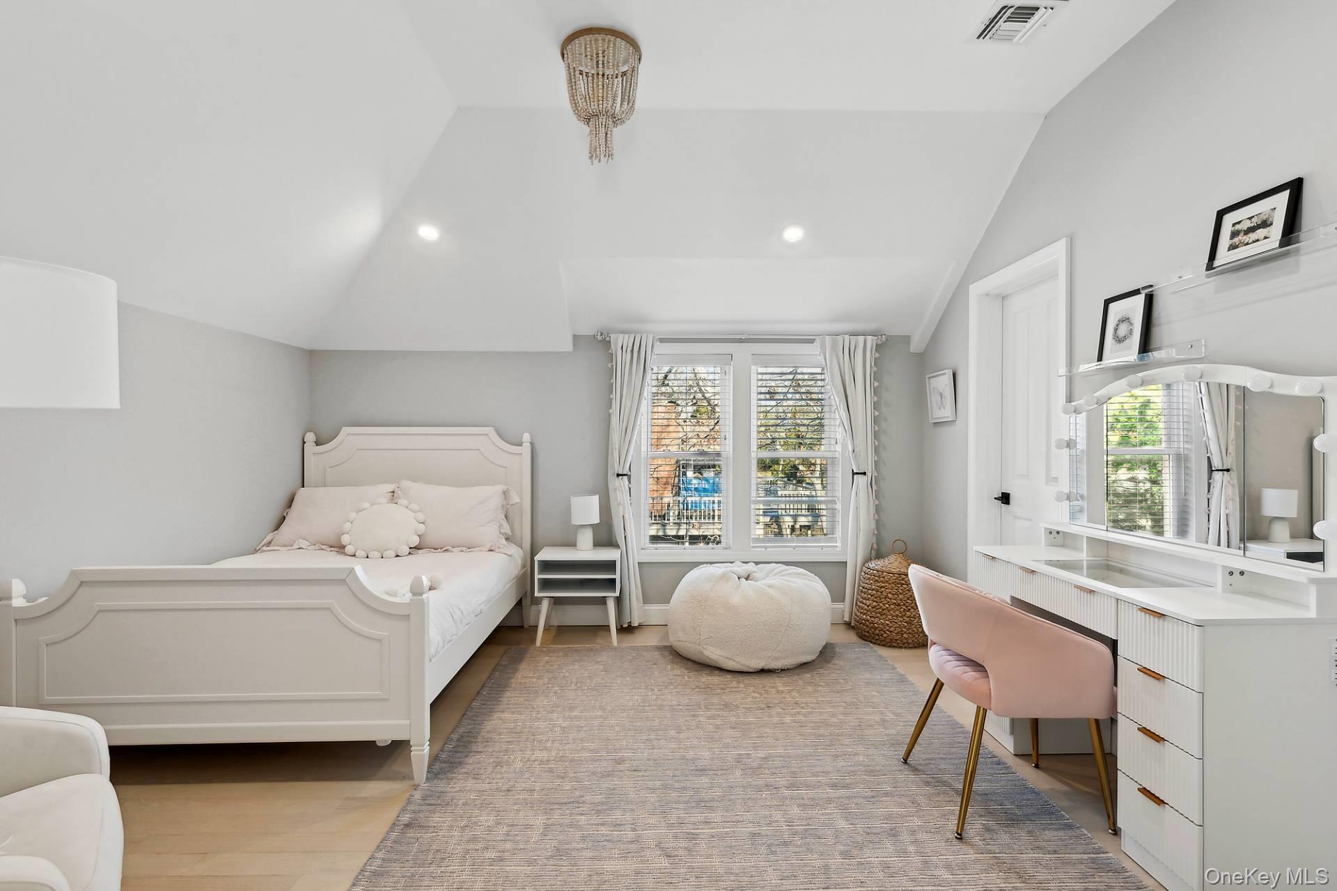 48 Whooping Hollow Road, East Hampton, NY 11937