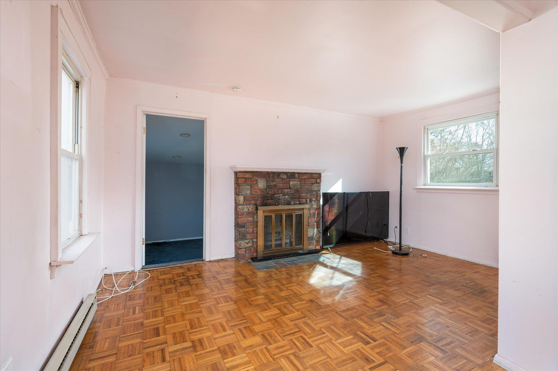 2 Beverly Avenue, Copiague, NY 11726