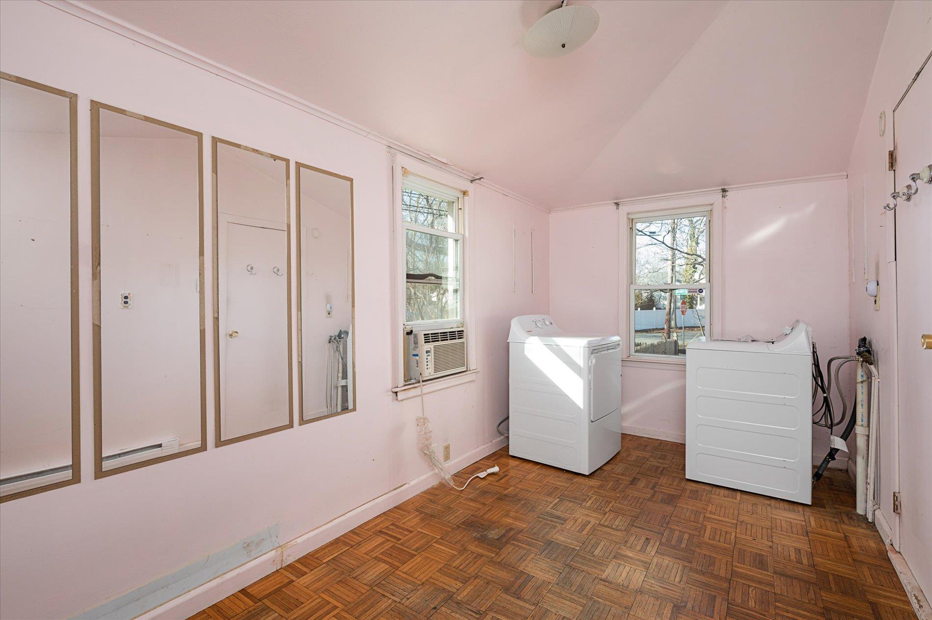 2 Beverly Avenue, Copiague, NY 11726