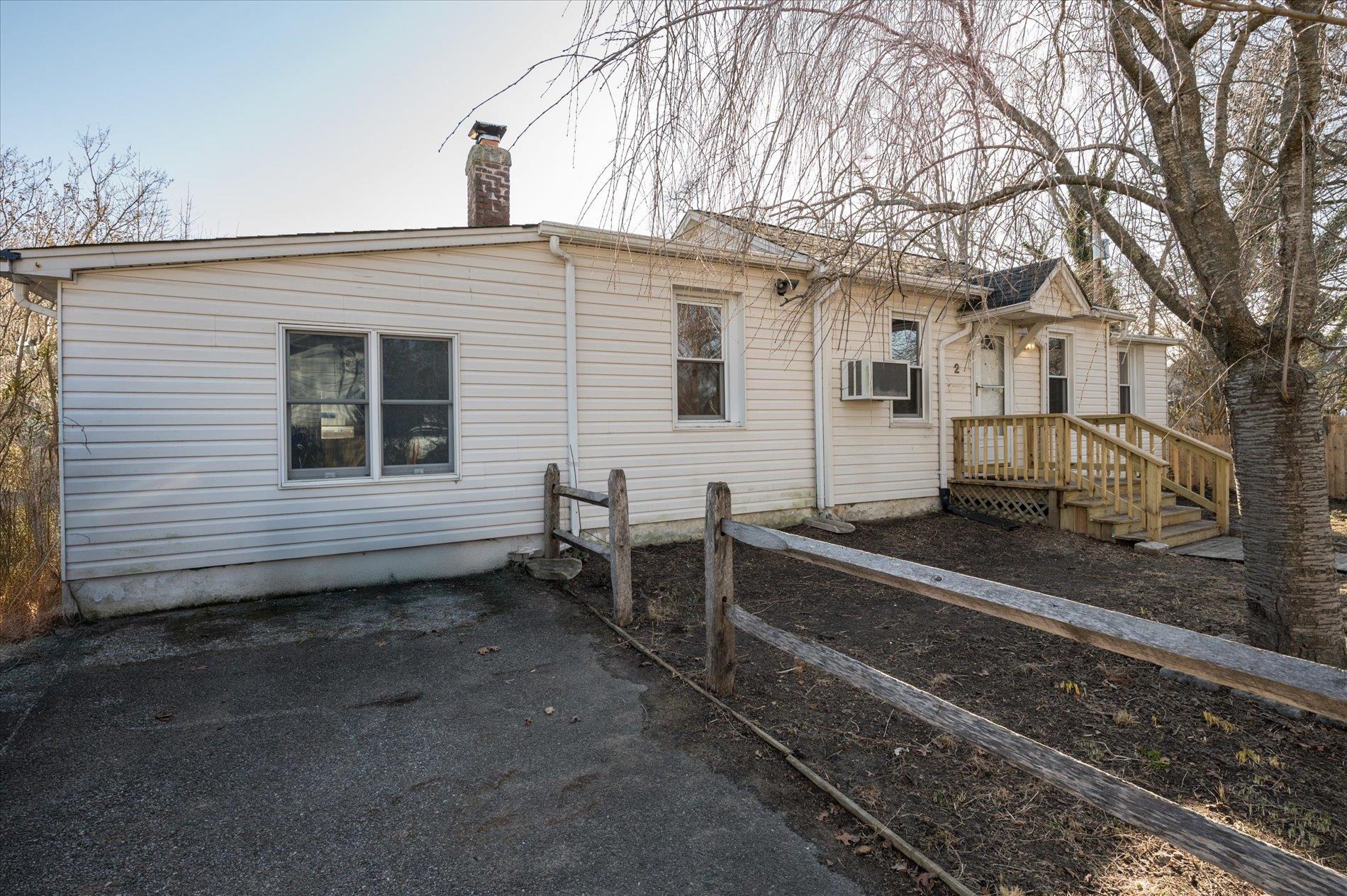 2 Beverly Avenue, Copiague, NY 11726