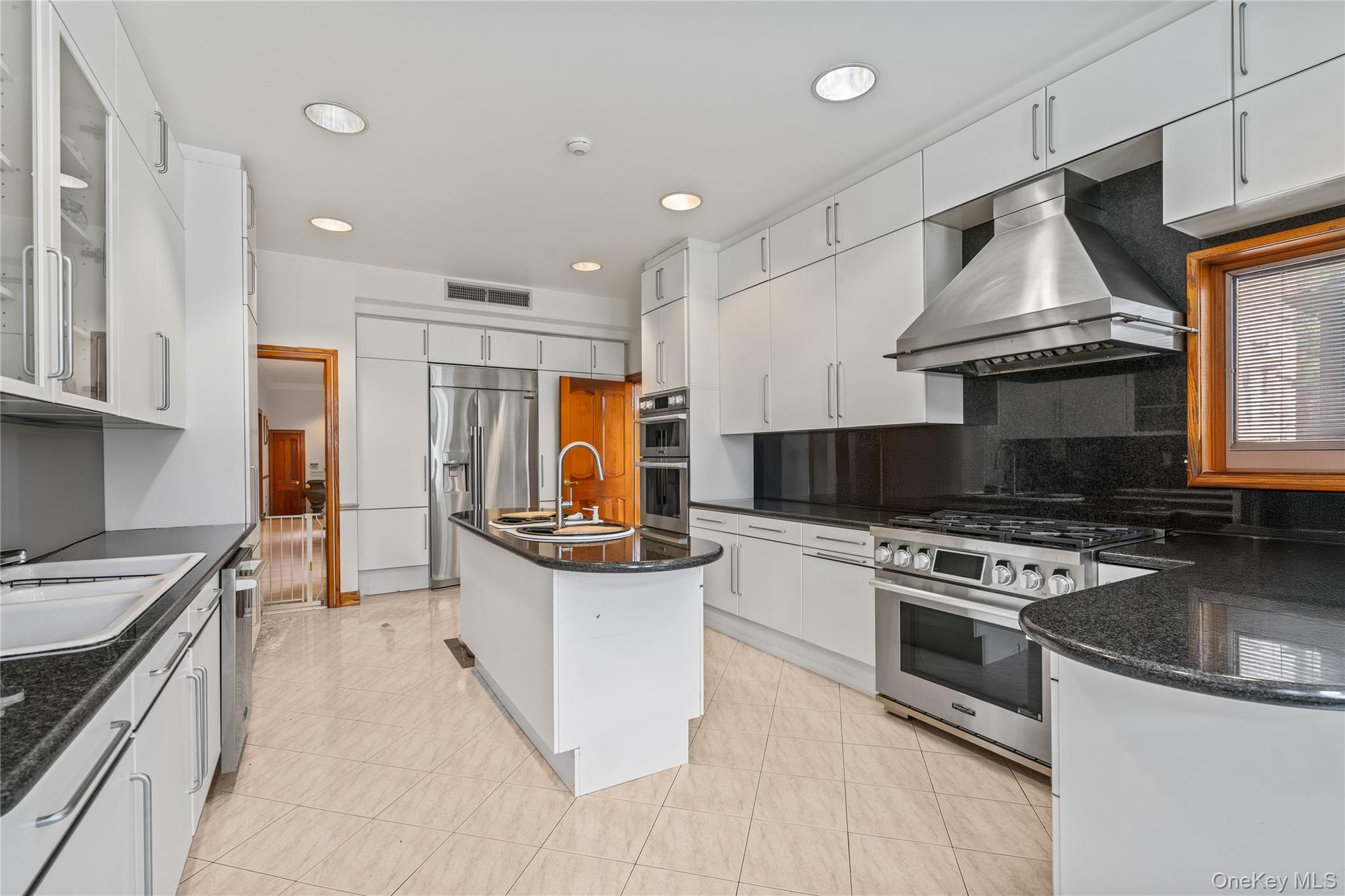 6 Summit Place, Malba, NY 11357