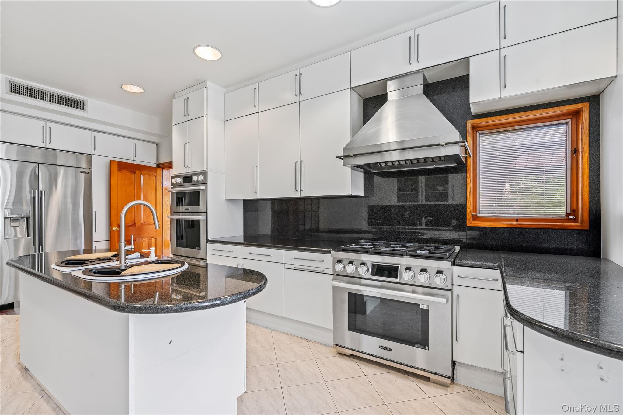 6 Summit Place, Malba, NY 11357