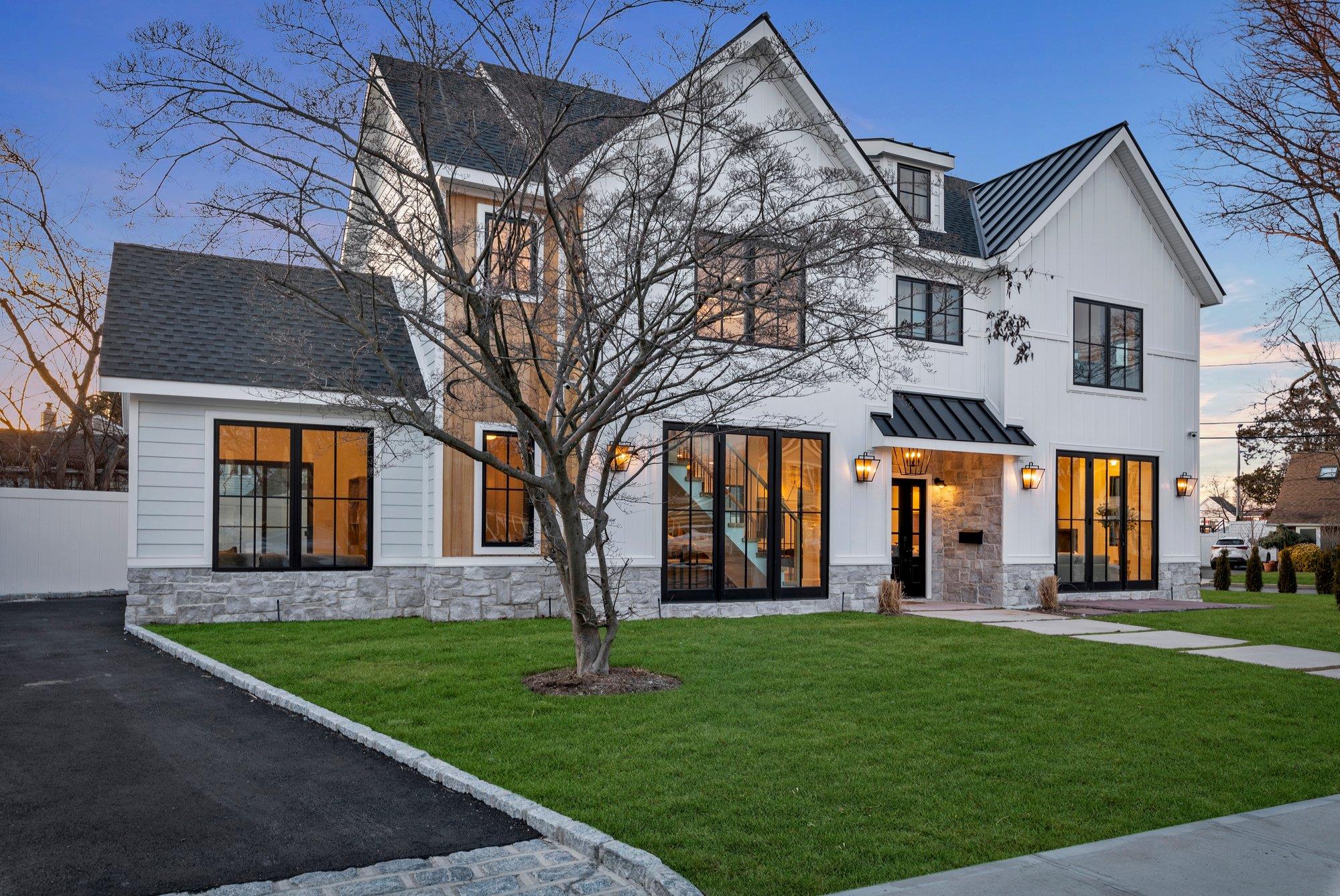 395 Chestnut Drive, Hewlett, NY 11557