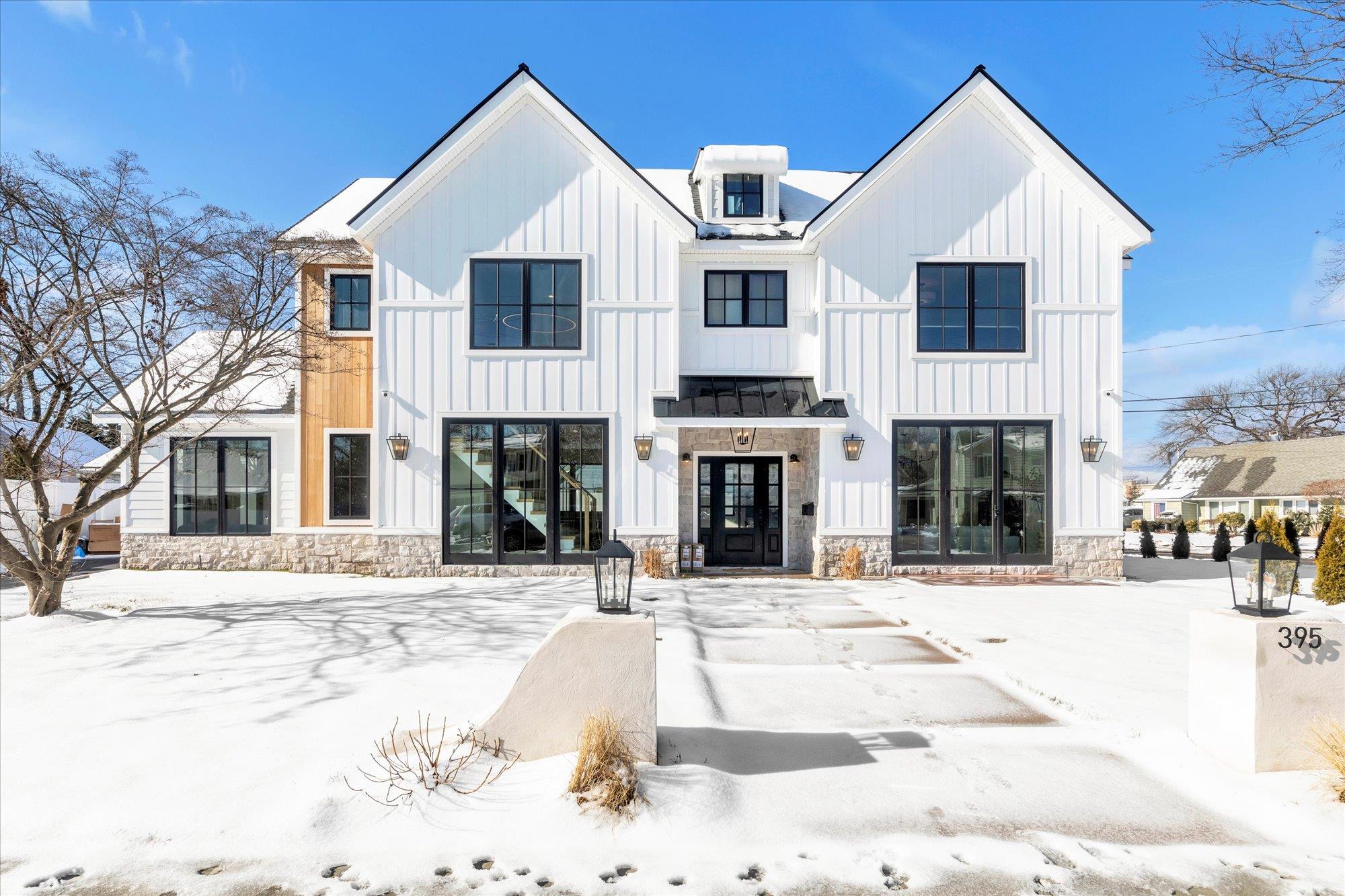 395 Chestnut Drive, Hewlett, NY 11557