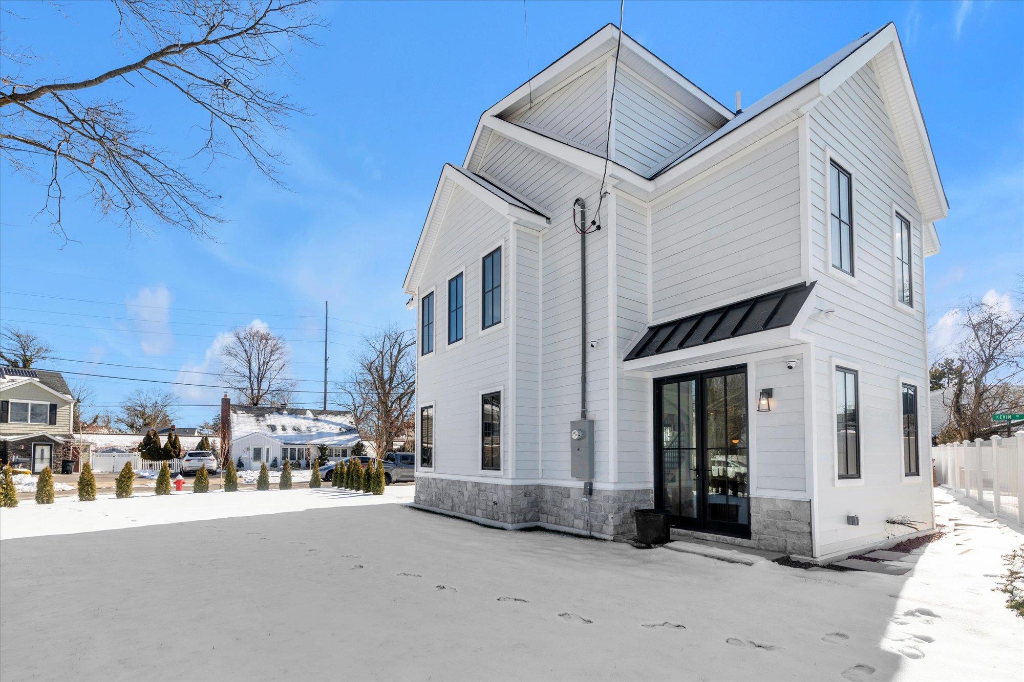 395 Chestnut Drive, Hewlett, NY 11557