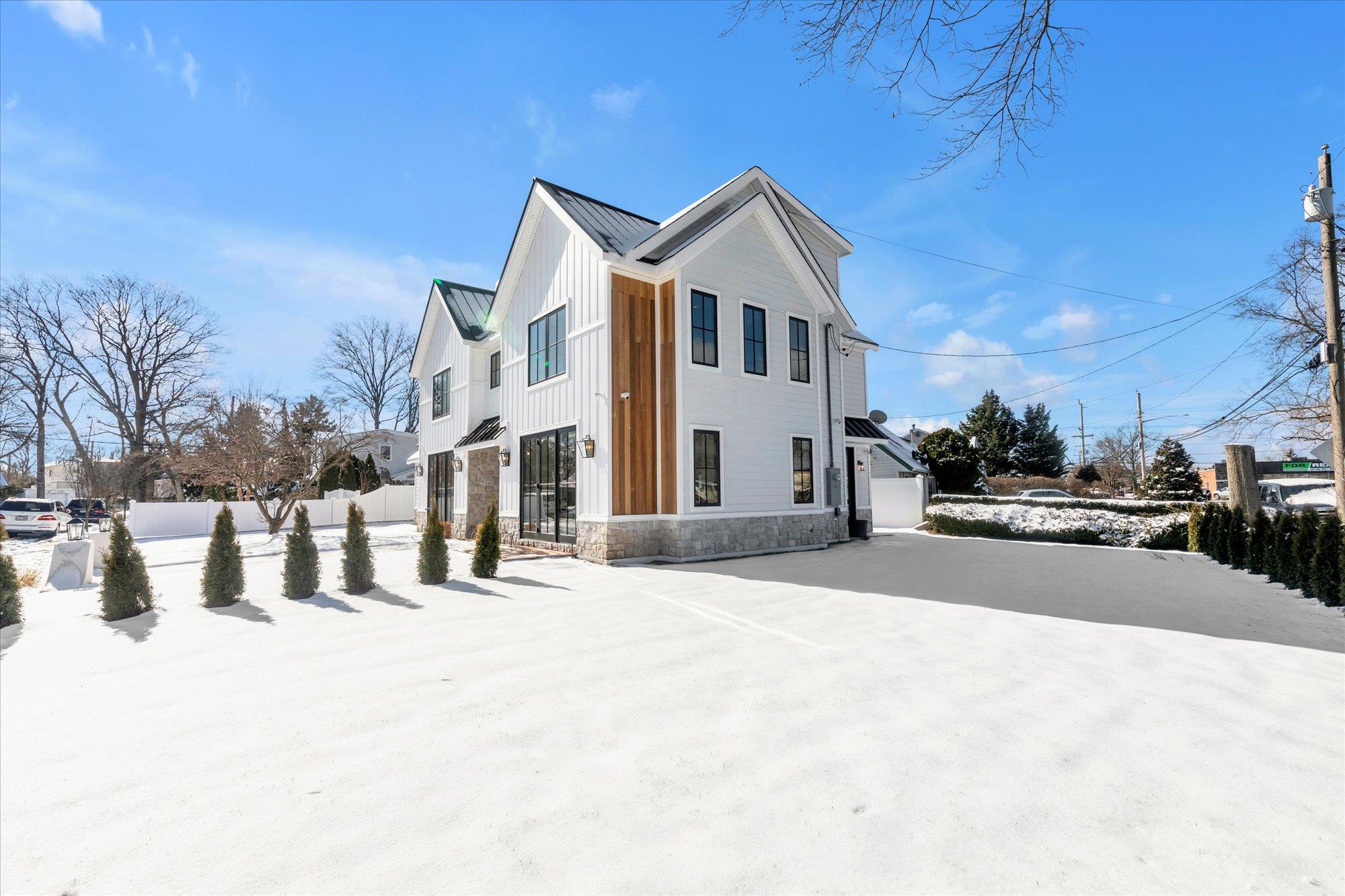 395 Chestnut Drive, Hewlett, NY 11557