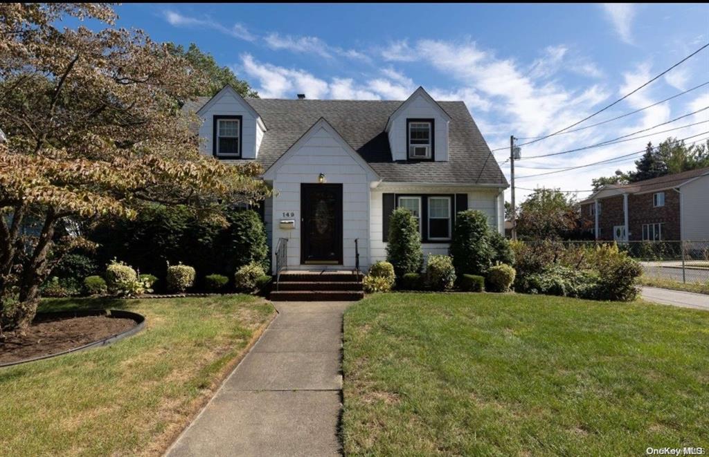 149 N Corona Avenue, Valley Stream, NY 11580