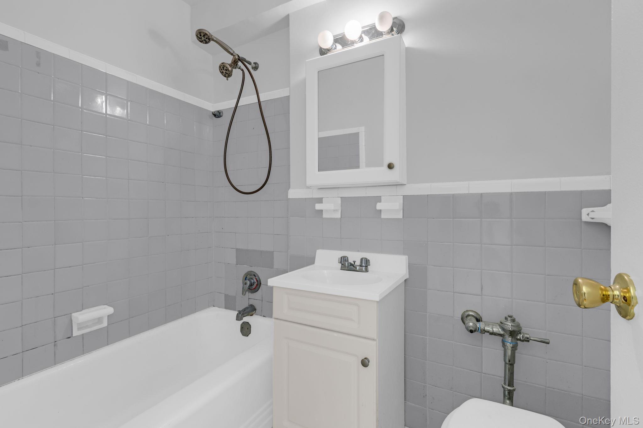 60 Knolls Crescent # 6L, Bronx, NY 10463