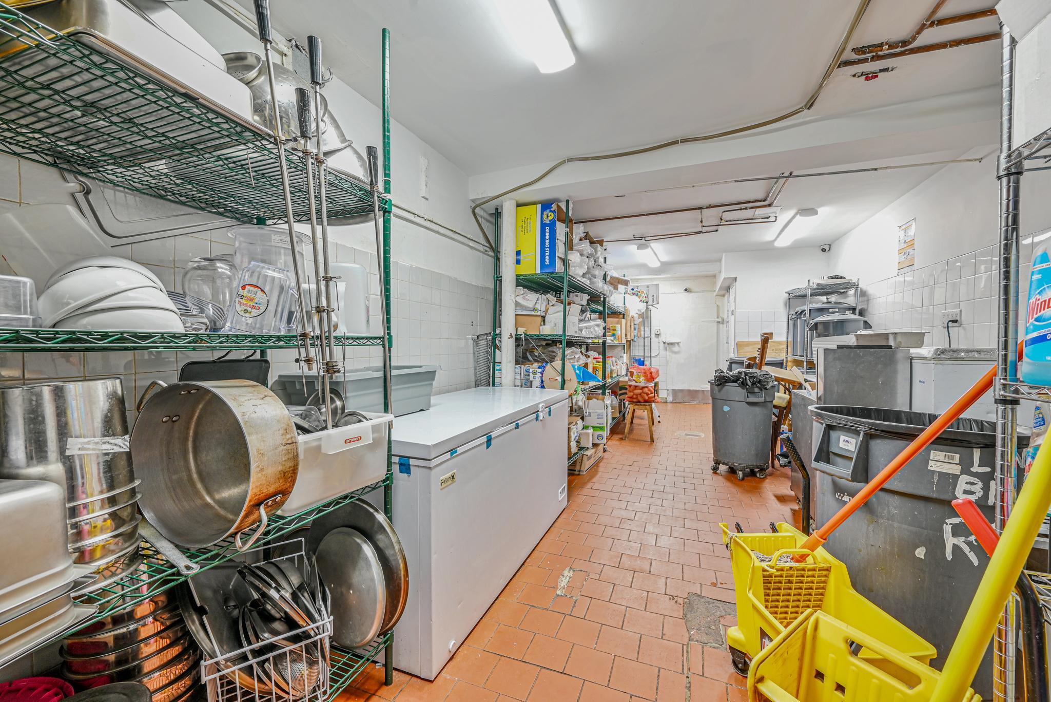40-8 Hampton St, Elmhurst, NY 11373