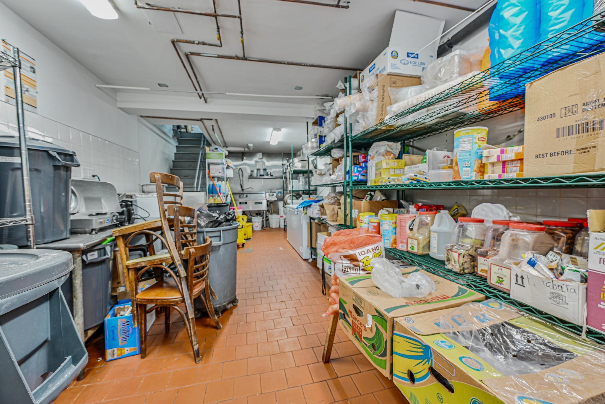 40-8 Hampton St, Elmhurst, NY 11373