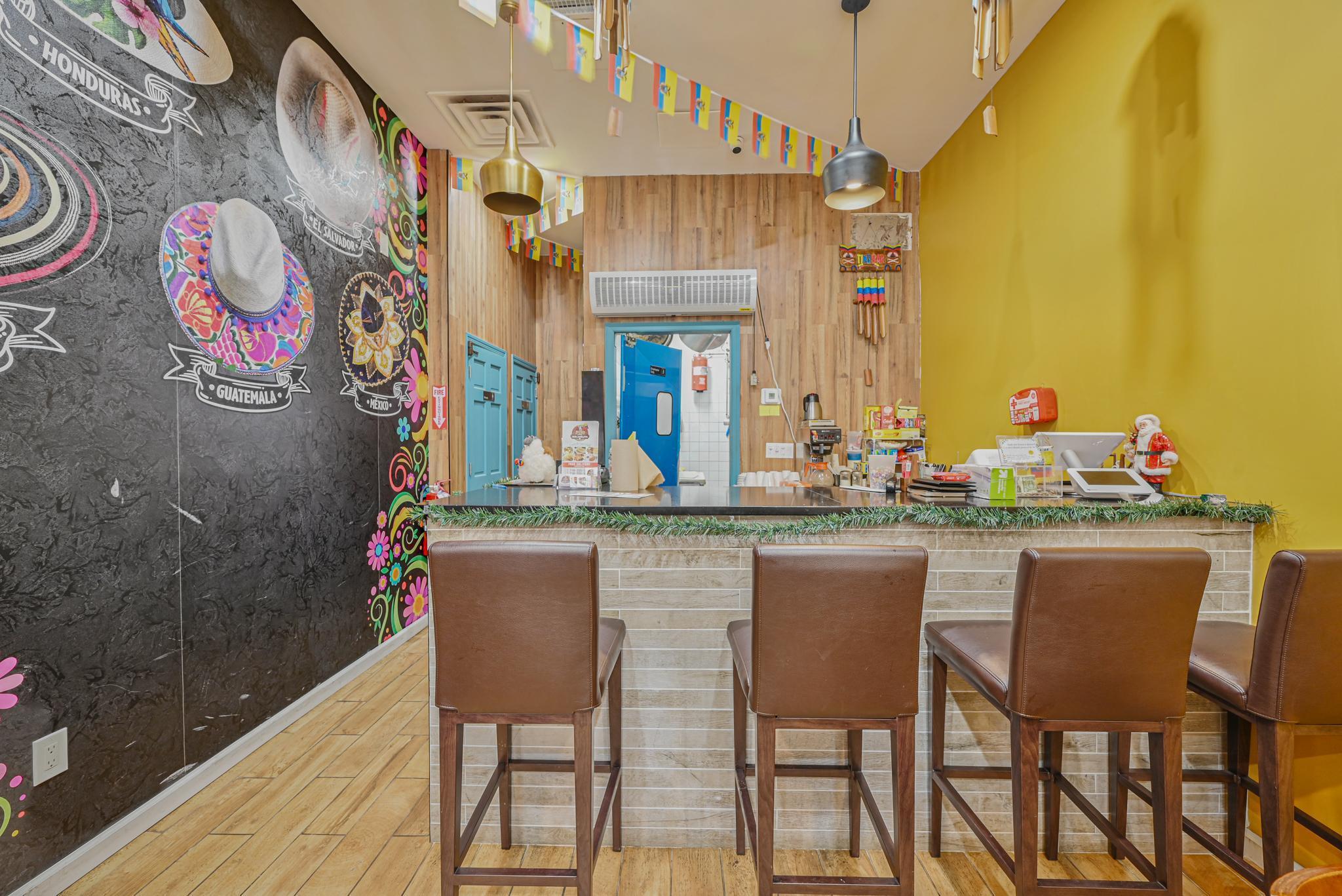 40-8 Hampton St, Elmhurst, NY 11373
