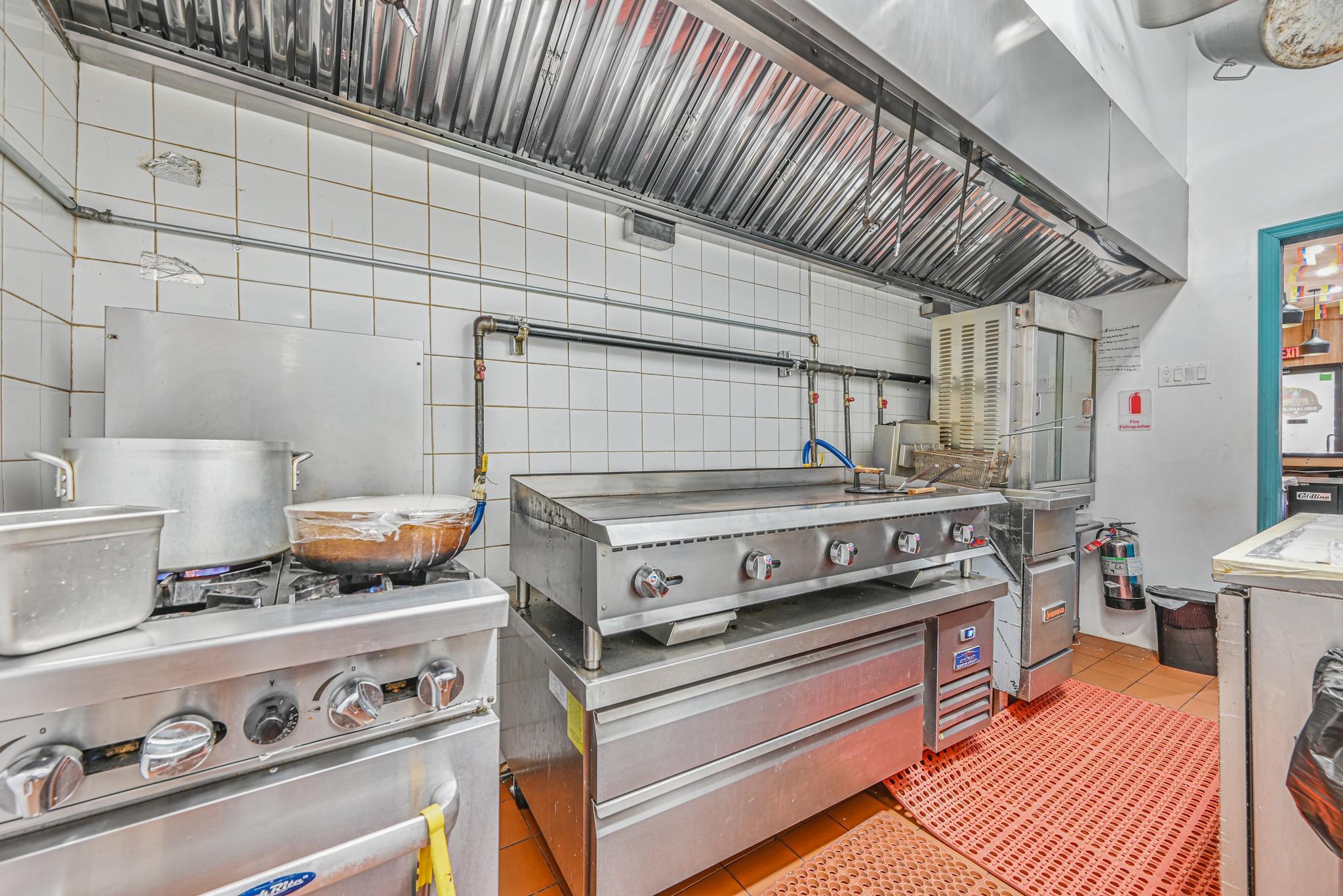 40-8 Hampton St, Elmhurst, NY 11373