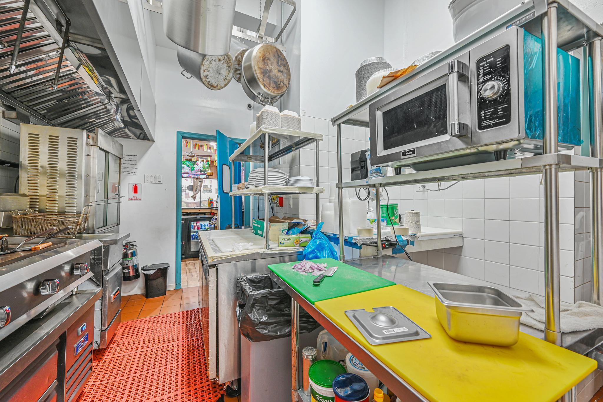40-8 Hampton St, Elmhurst, NY 11373