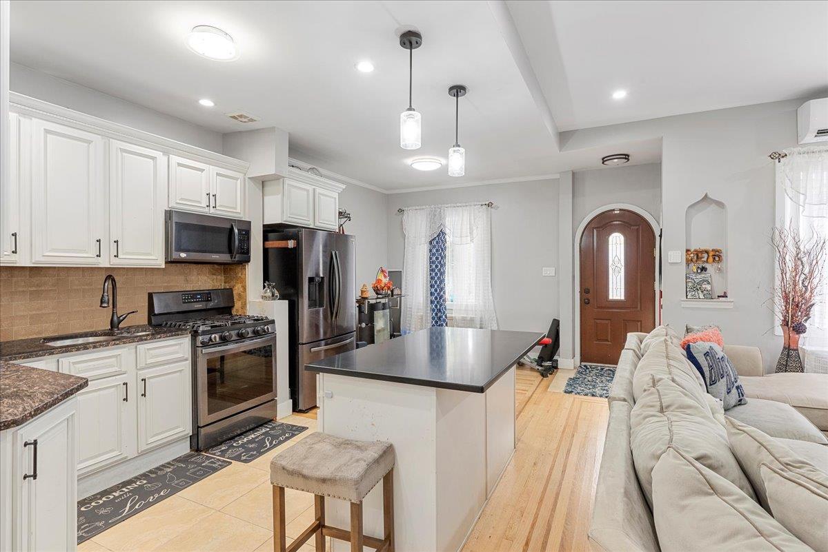 335 E 59th Street, Brooklyn, NY 11203