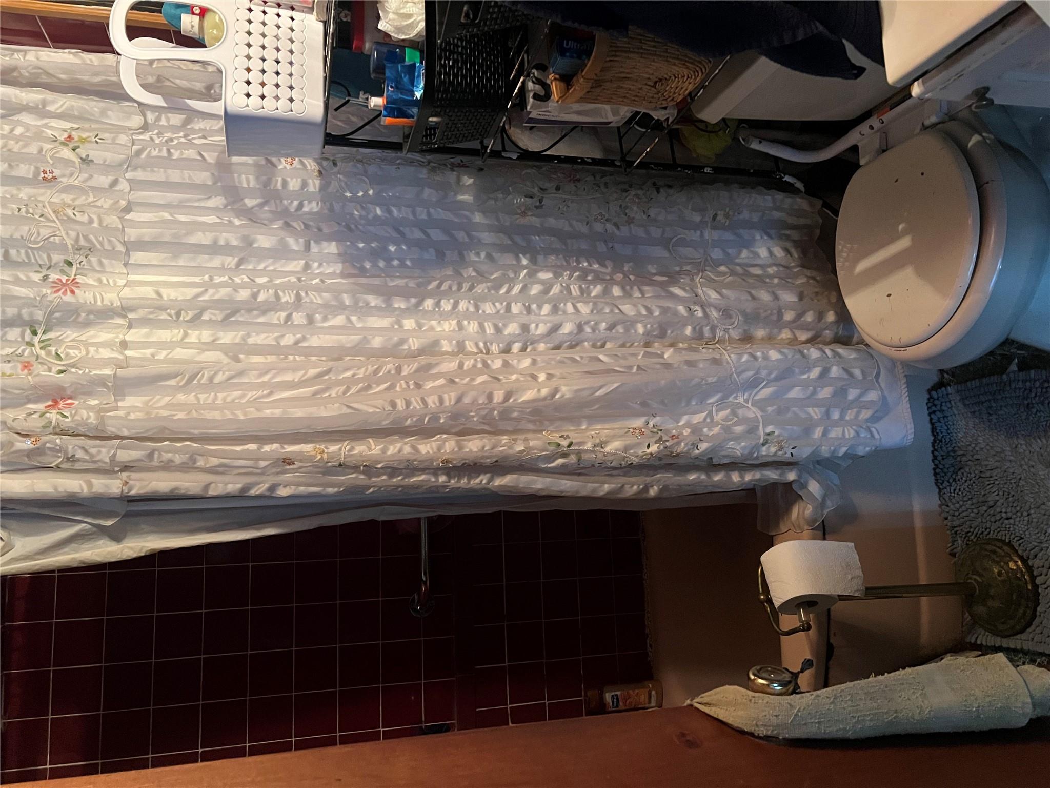 417 N Monroe Avenue, Lindenhurst, NY 11757