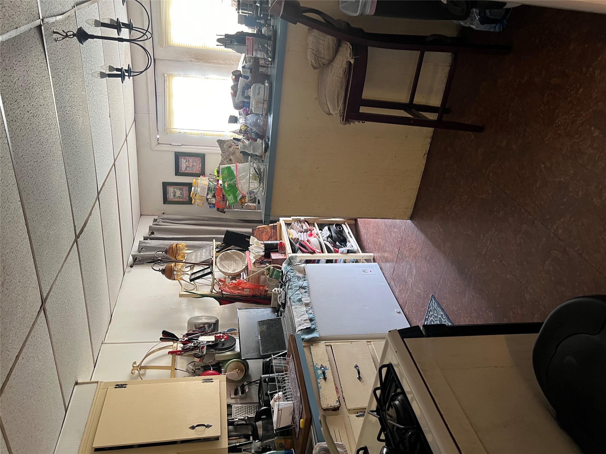 417 N Monroe Avenue, Lindenhurst, NY 11757