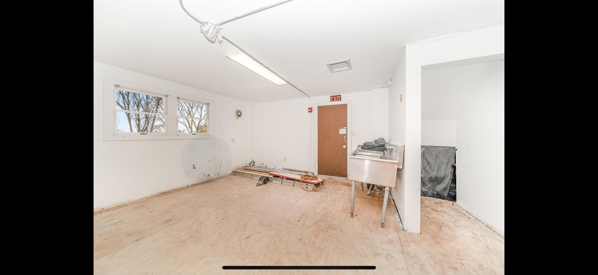 250 woodcleft ave, Freeport, NY 11520