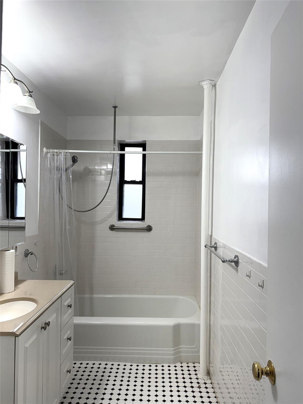 143-50 Hoover Ave # 204, Briarwood, NY 11435