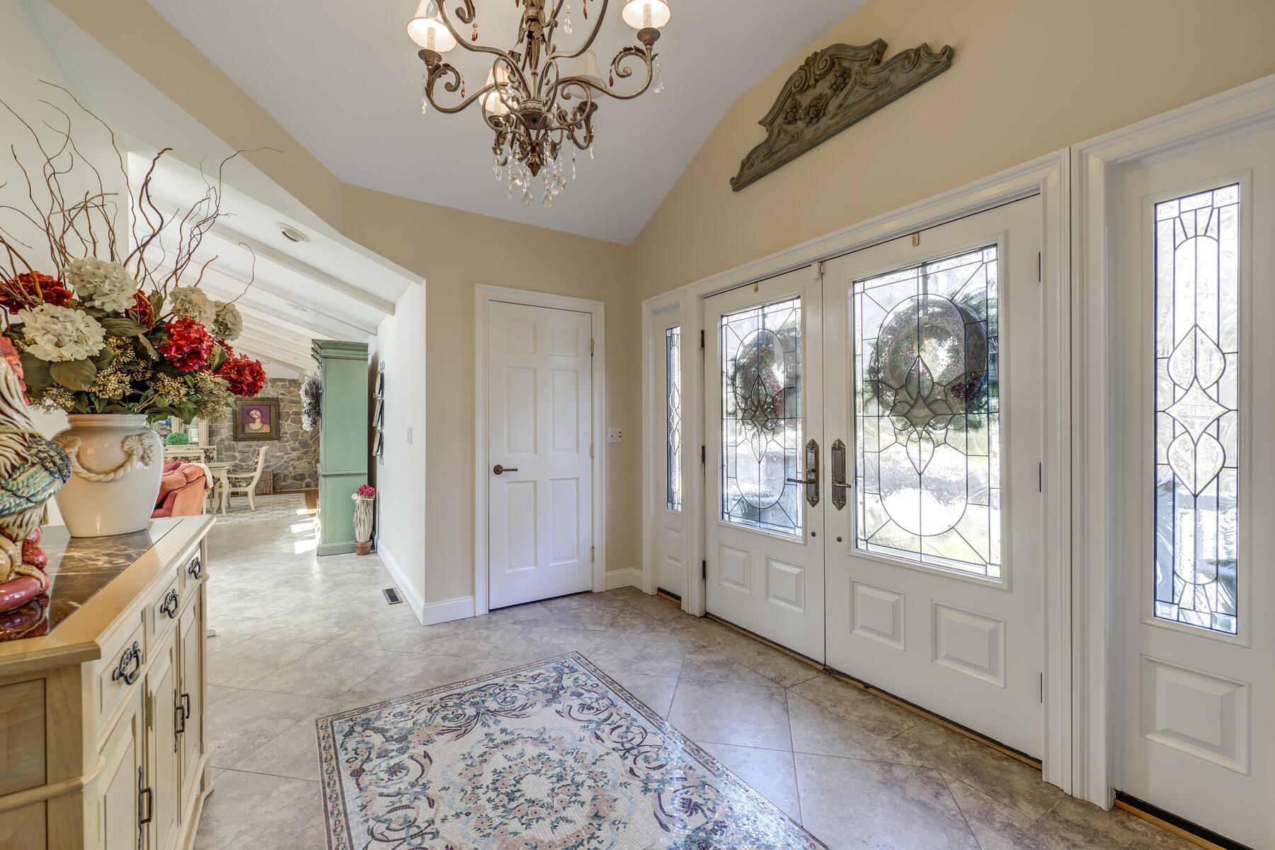 121 Laurel Lane, Laurel Hollow, NY 11791