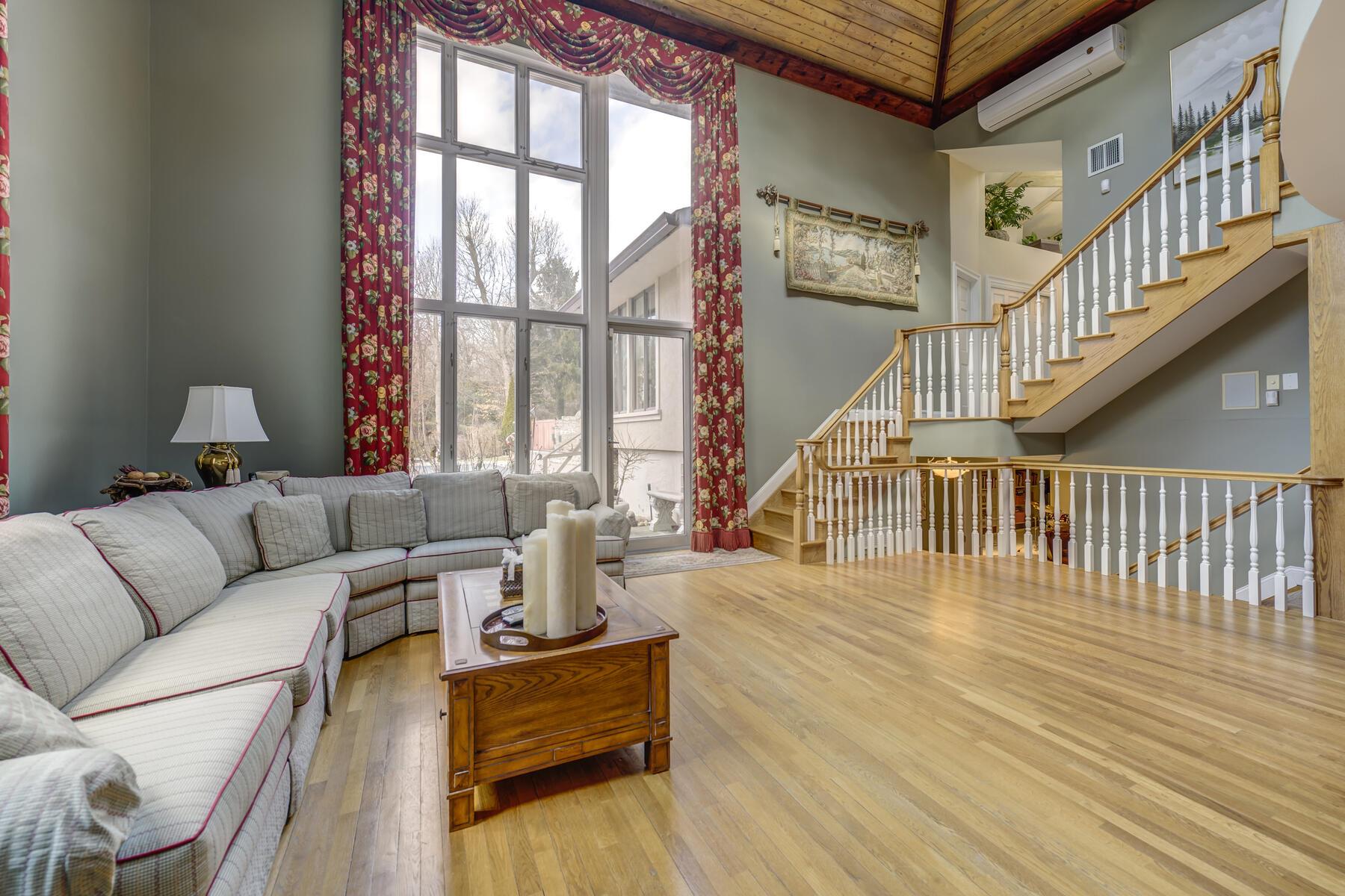 121 Laurel Lane, Laurel Hollow, NY 11791