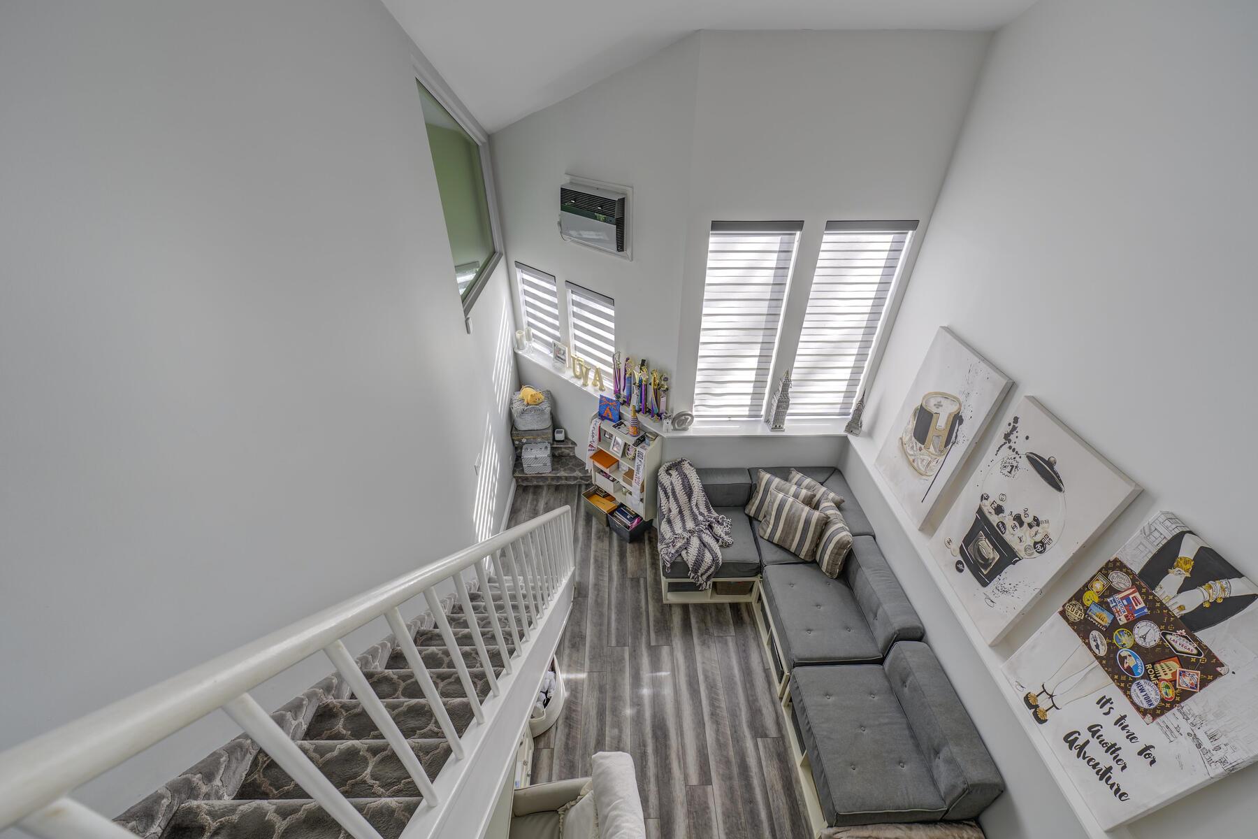 121 Laurel Lane, Laurel Hollow, NY 11791