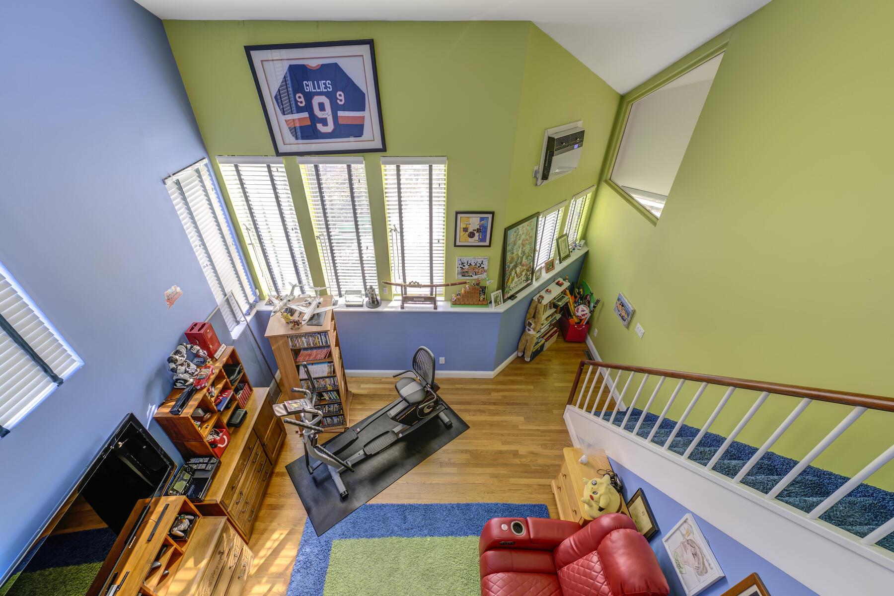 121 Laurel Lane, Laurel Hollow, NY 11791