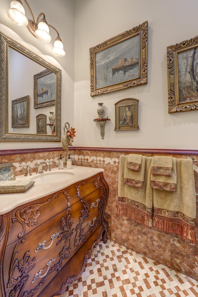 121 Laurel Lane, Laurel Hollow, NY 11791