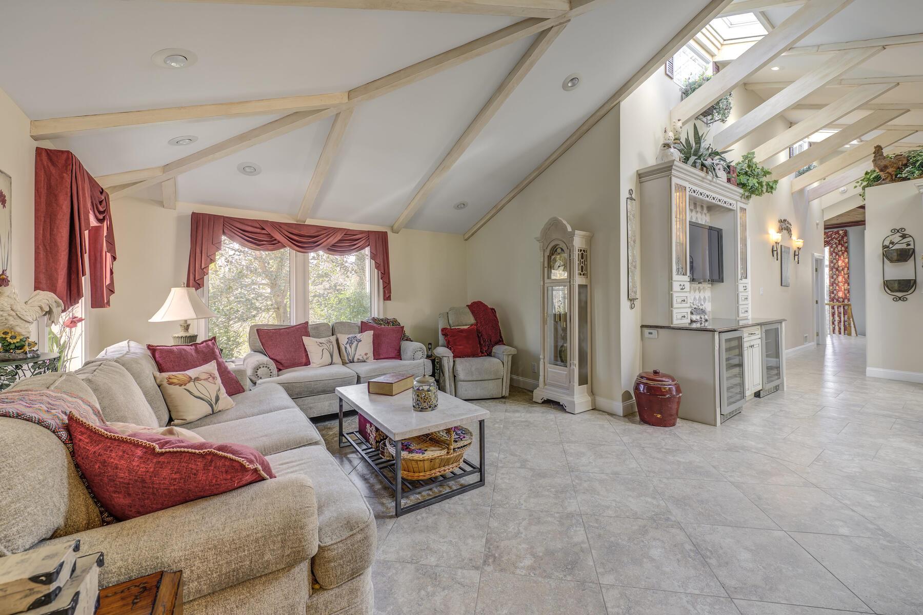 121 Laurel Lane, Laurel Hollow, NY 11791