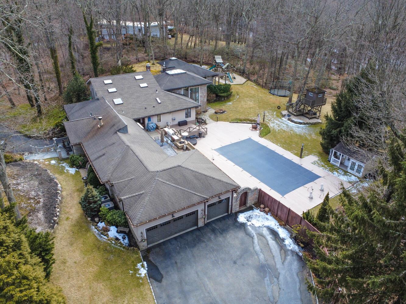 121 Laurel Lane, Laurel Hollow, NY 11791