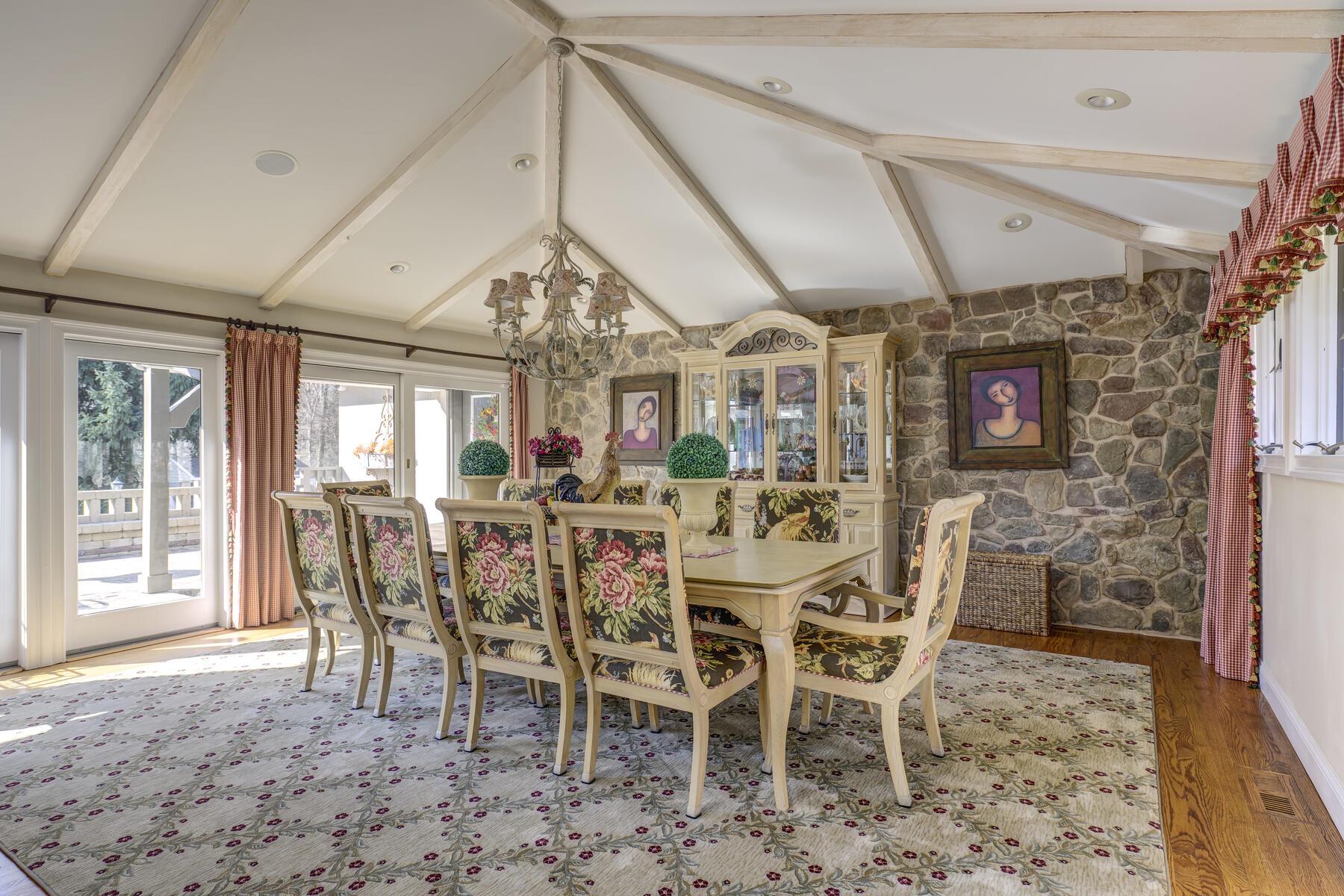 121 Laurel Lane, Laurel Hollow, NY 11791