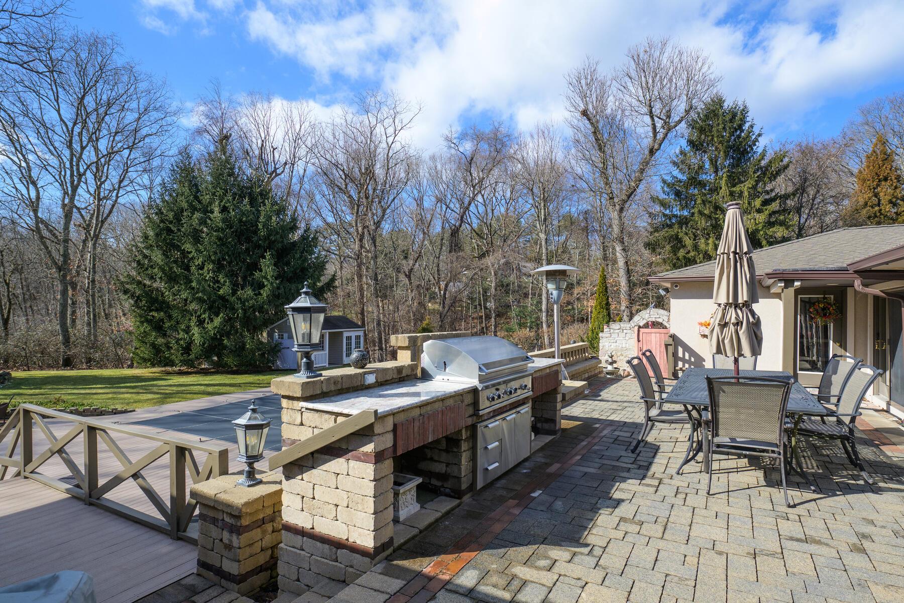 121 Laurel Lane, Laurel Hollow, NY 11791