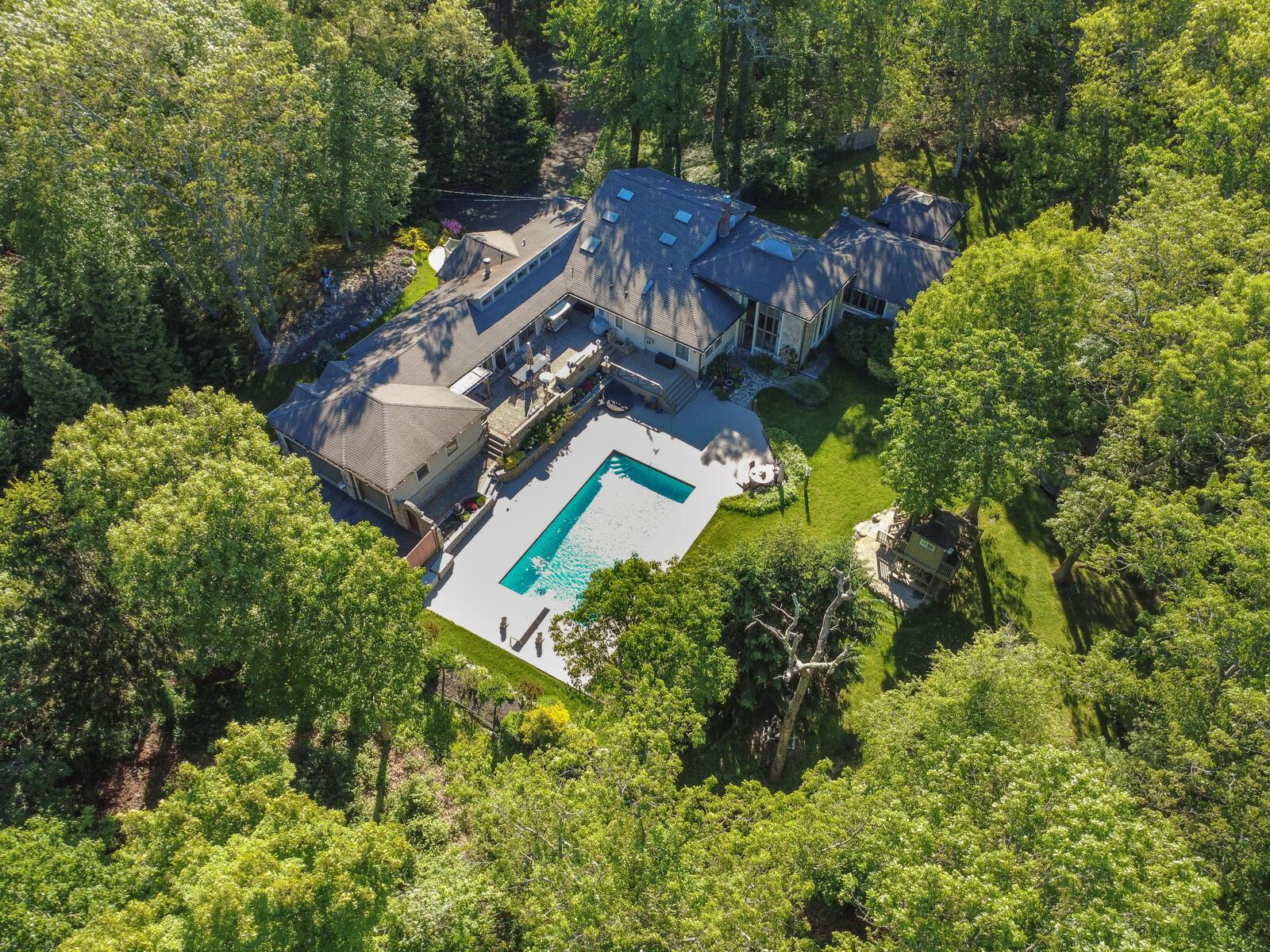 121 Laurel Lane, Laurel Hollow, NY 11791