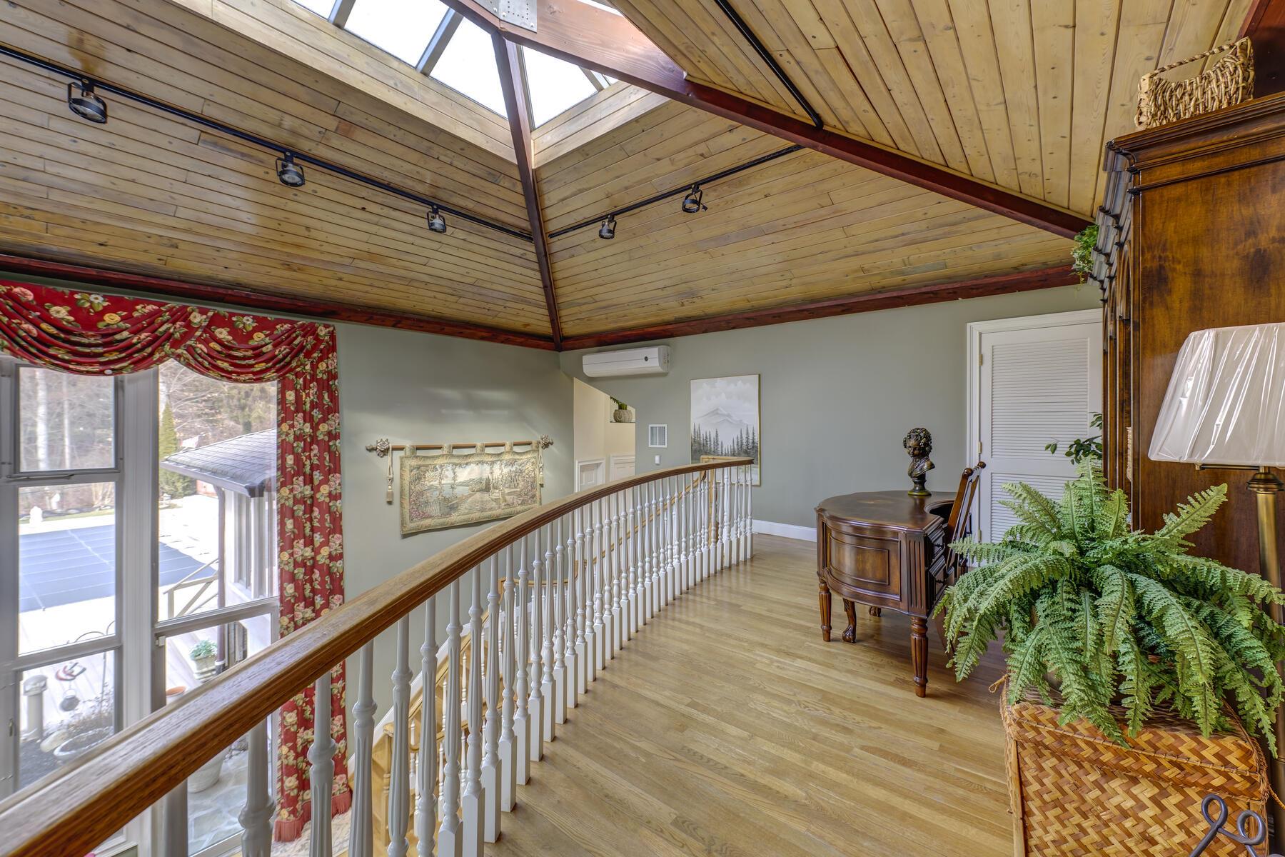 121 Laurel Lane, Laurel Hollow, NY 11791