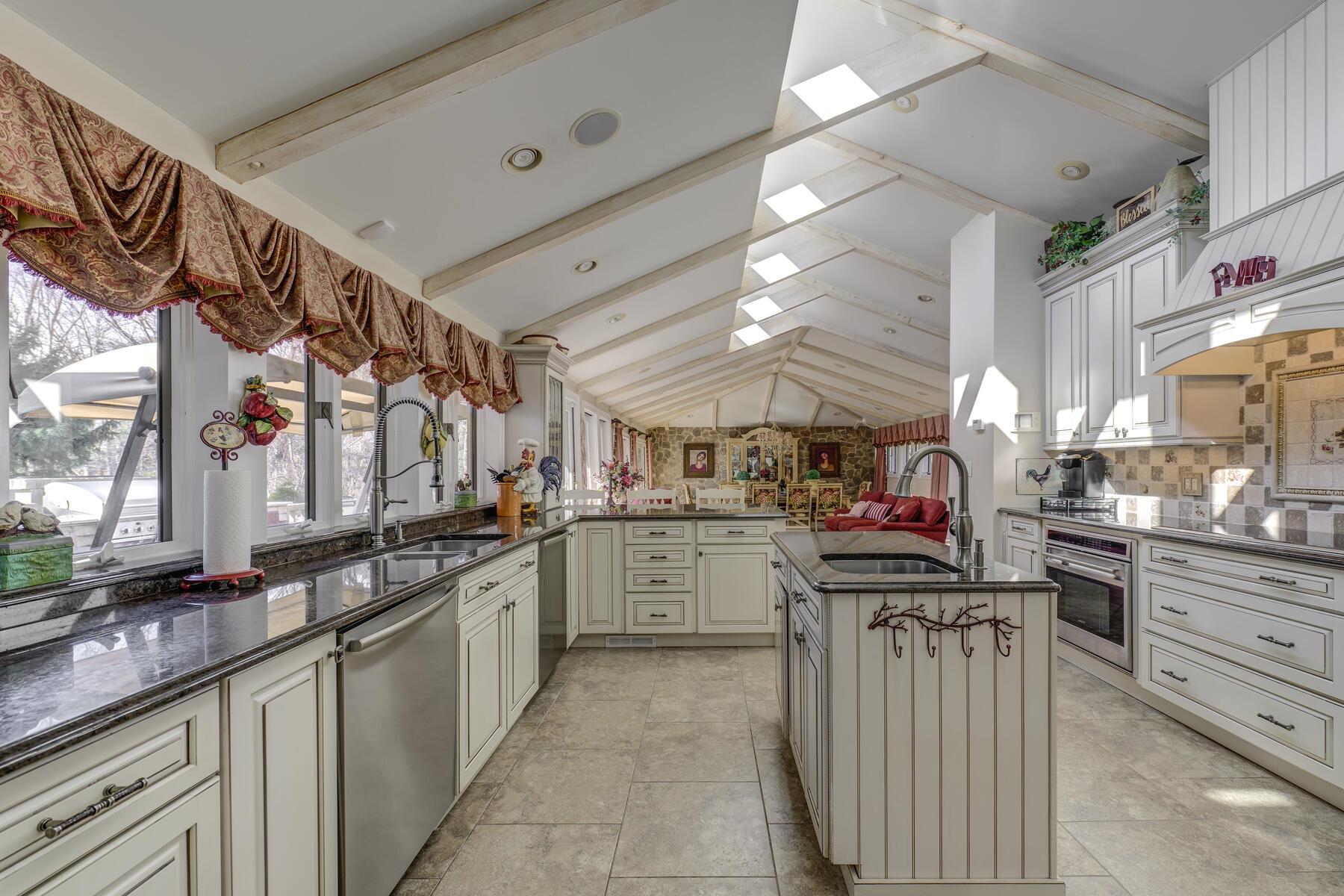 121 Laurel Lane, Laurel Hollow, NY 11791