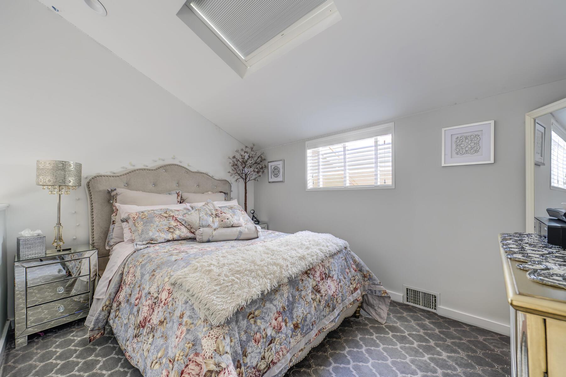 121 Laurel Lane, Laurel Hollow, NY 11791