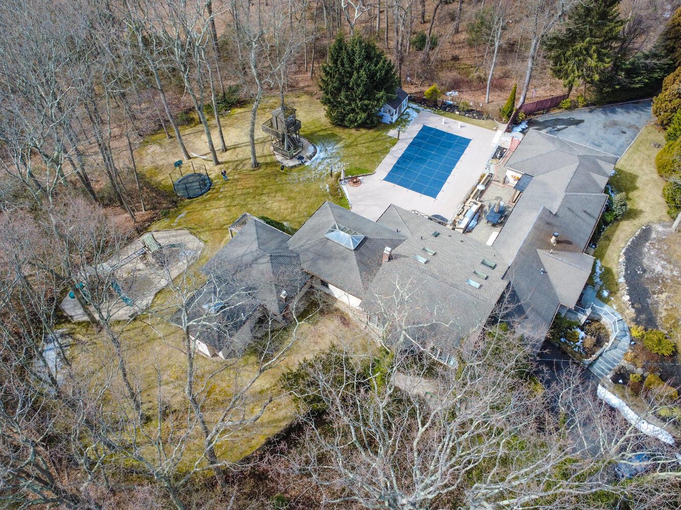 121 Laurel Lane, Laurel Hollow, NY 11791