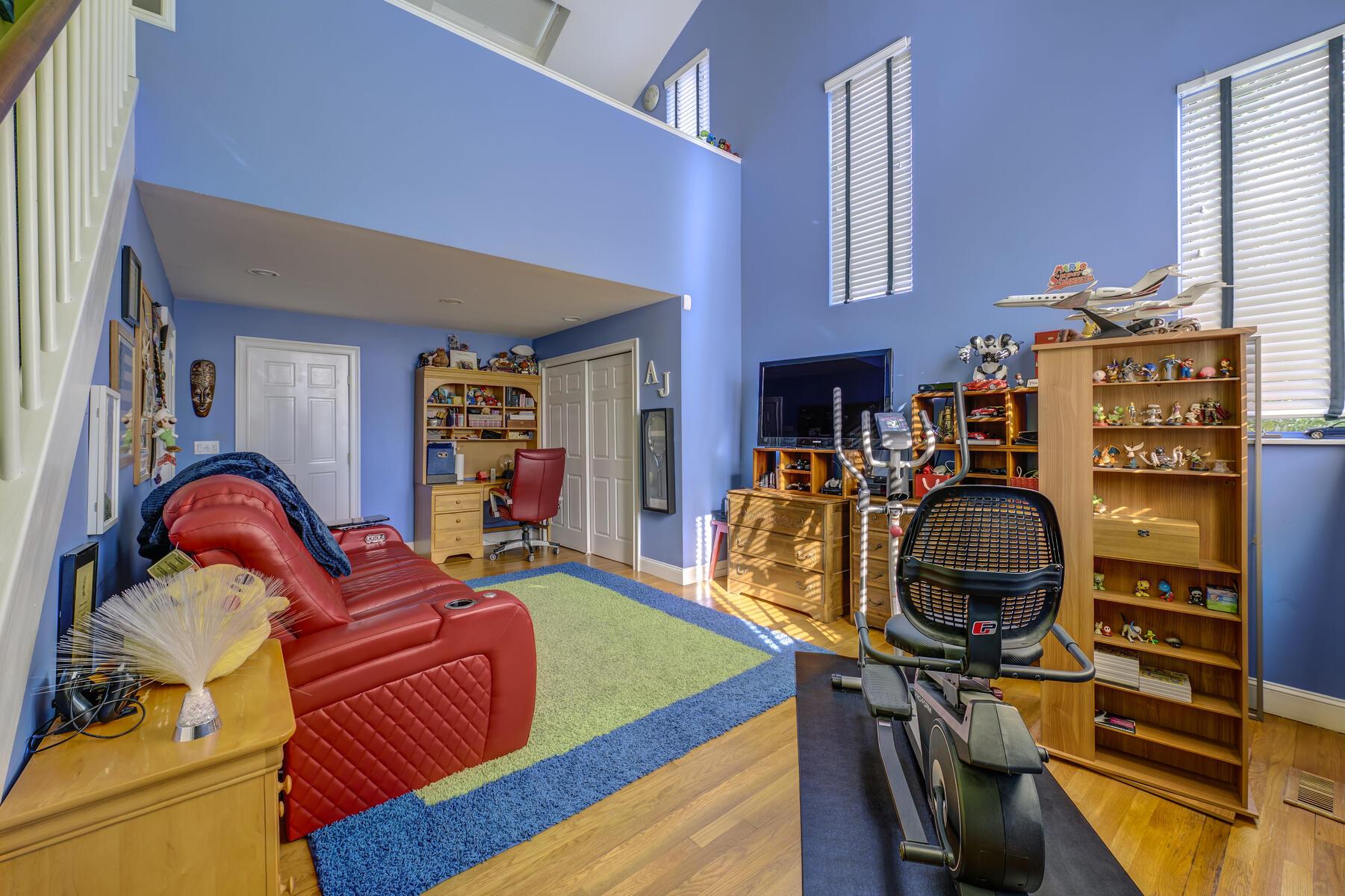 121 Laurel Lane, Laurel Hollow, NY 11791