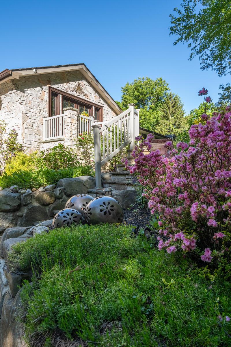 121 Laurel Lane, Laurel Hollow, NY 11791