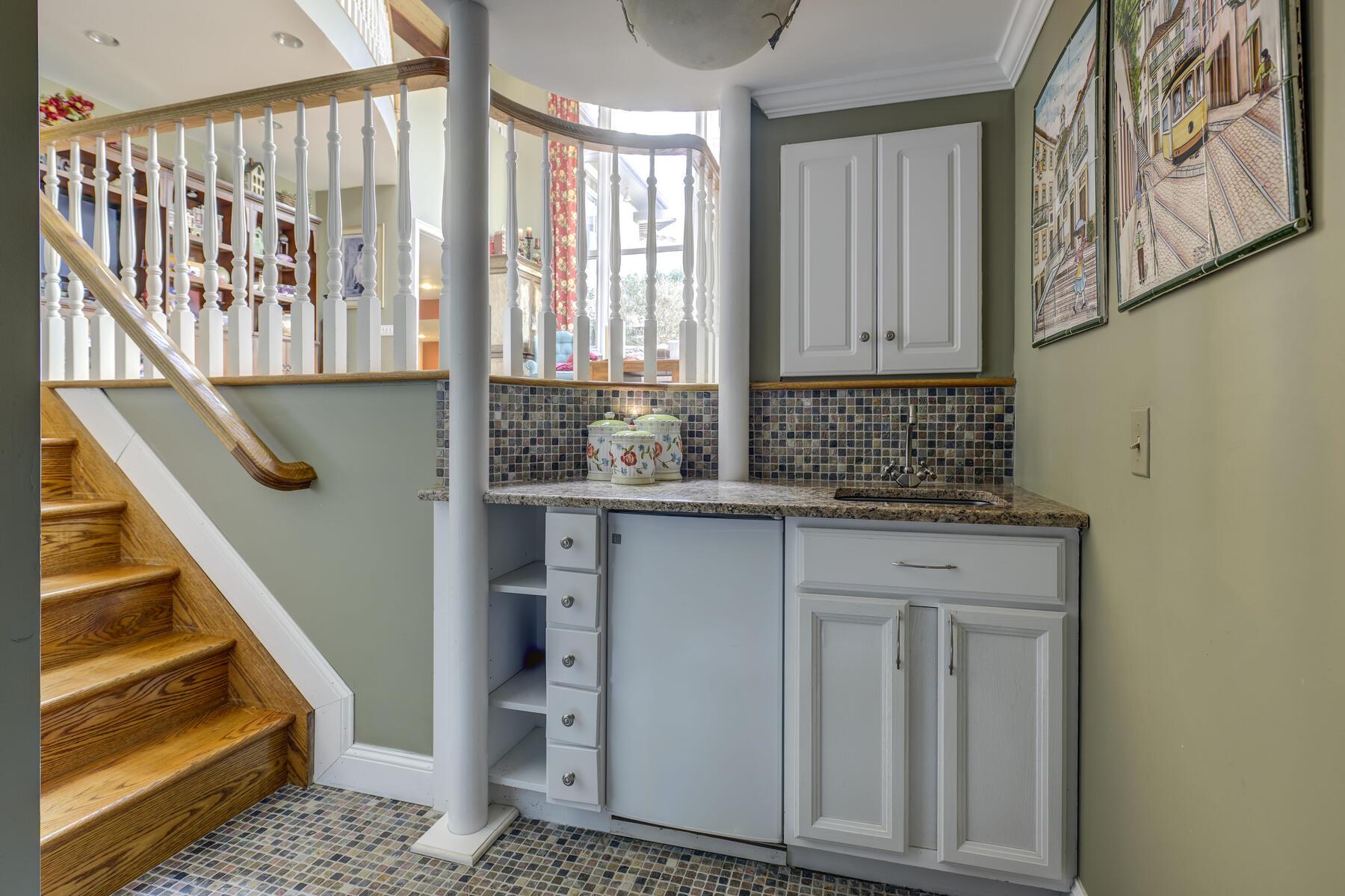 121 Laurel Lane, Laurel Hollow, NY 11791