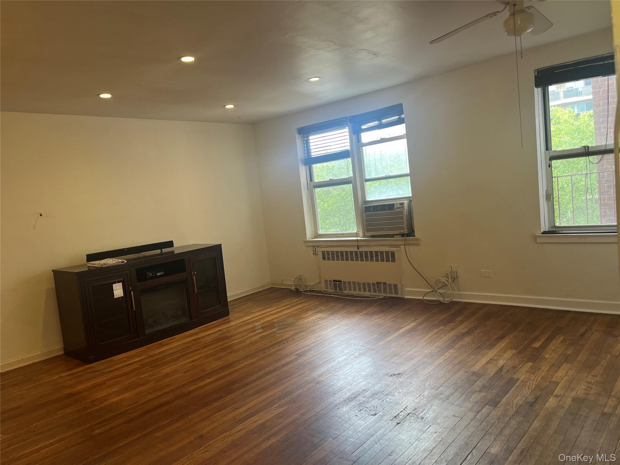 66-33 Yellowstone Boulevard # 4G, Forest Hills, NY 11375