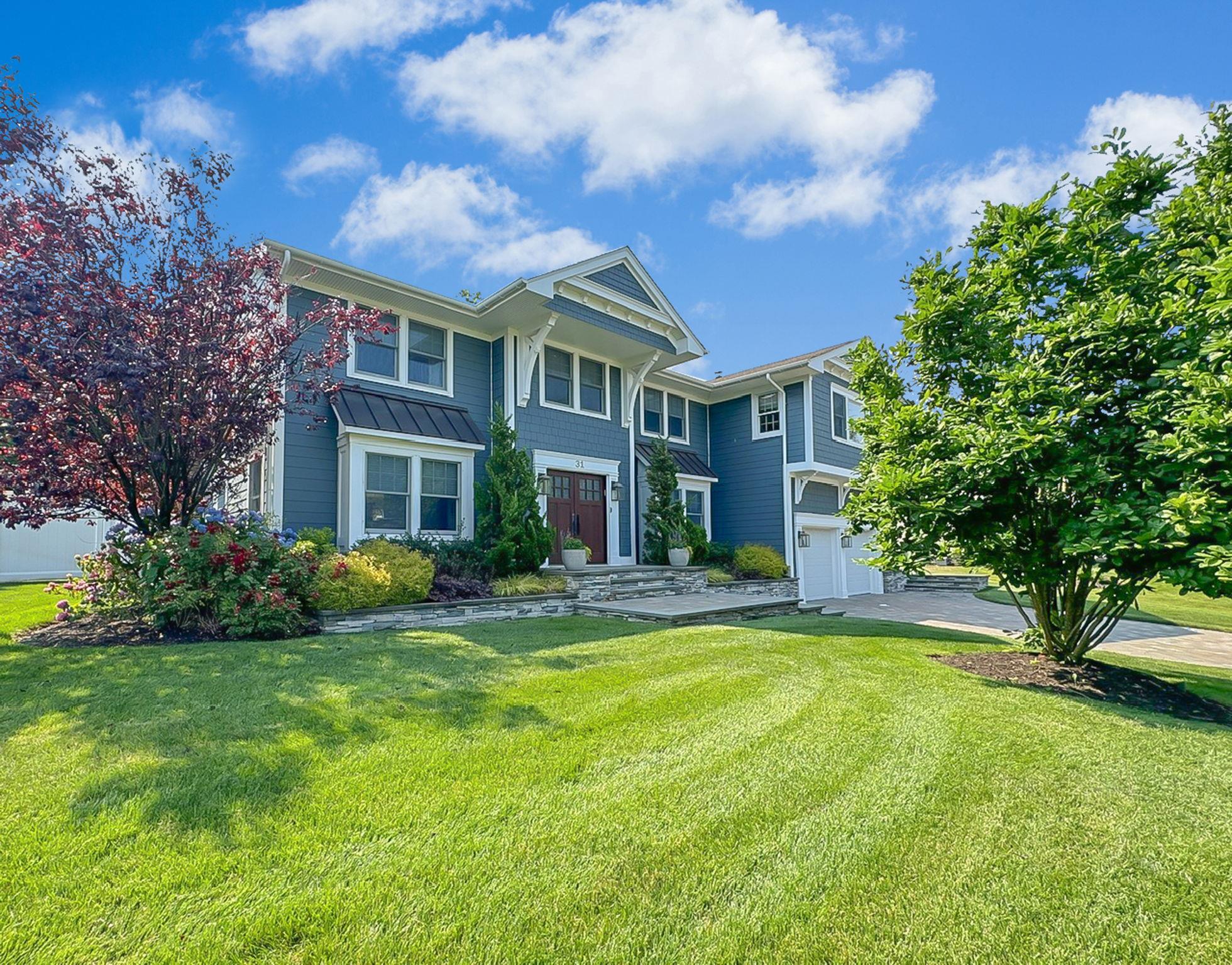 31 Stonehurst Lane, Dix Hills, NY 11746