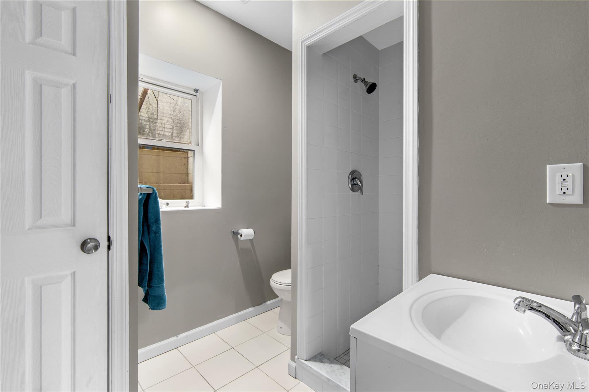 798 Sound Shore Road, Jamesport, NY 11947