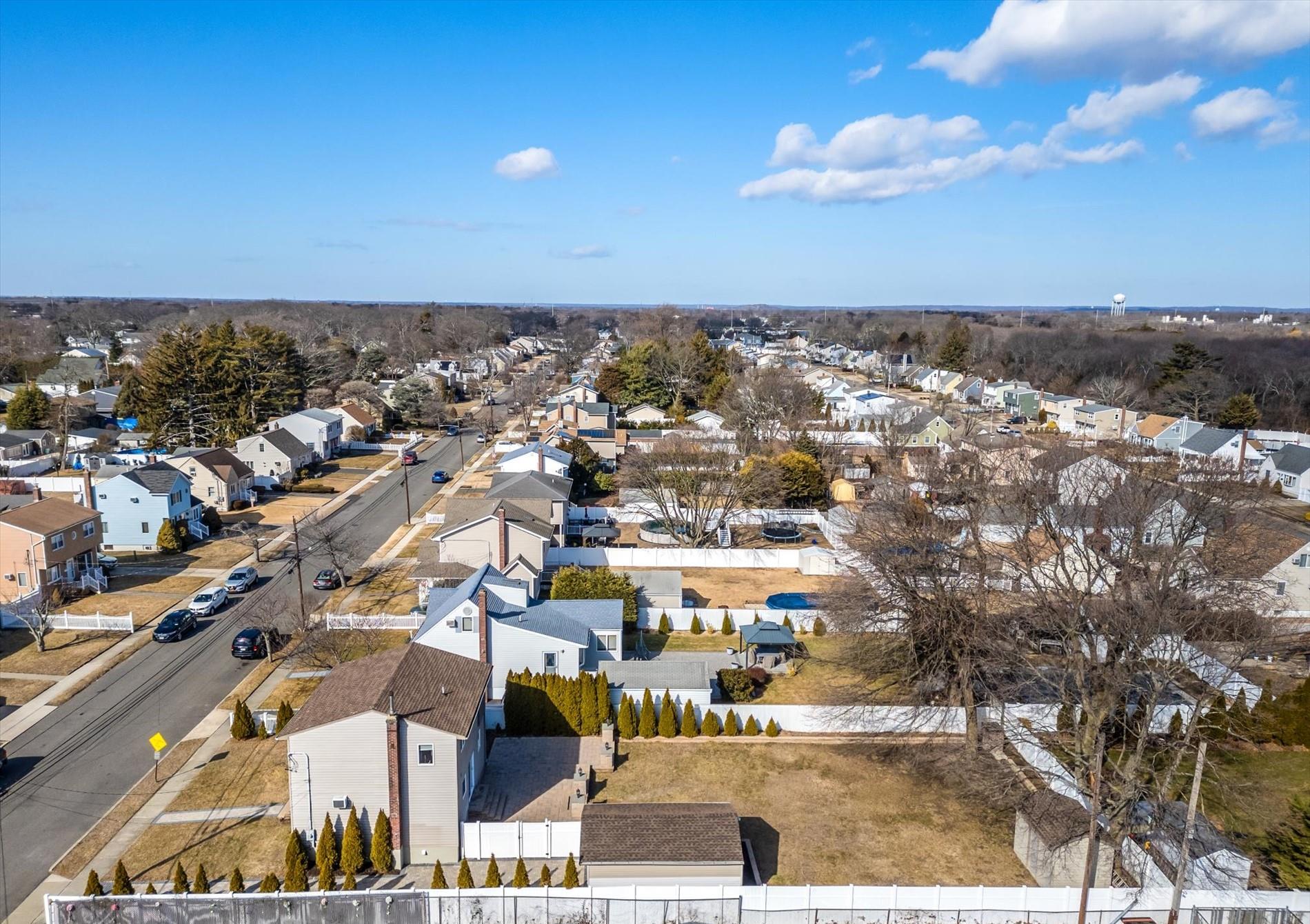256 Phyllis Drive, Lindenhurst, NY 11757