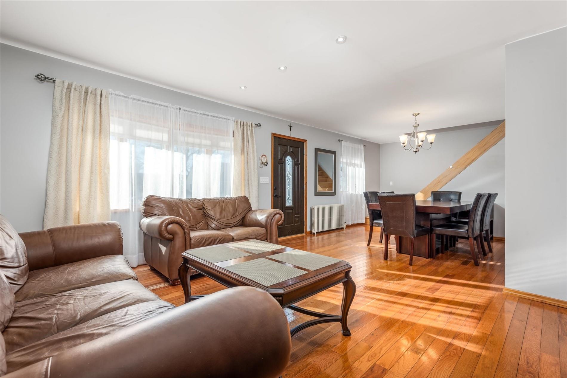 256 Phyllis Drive, Lindenhurst, NY 11757