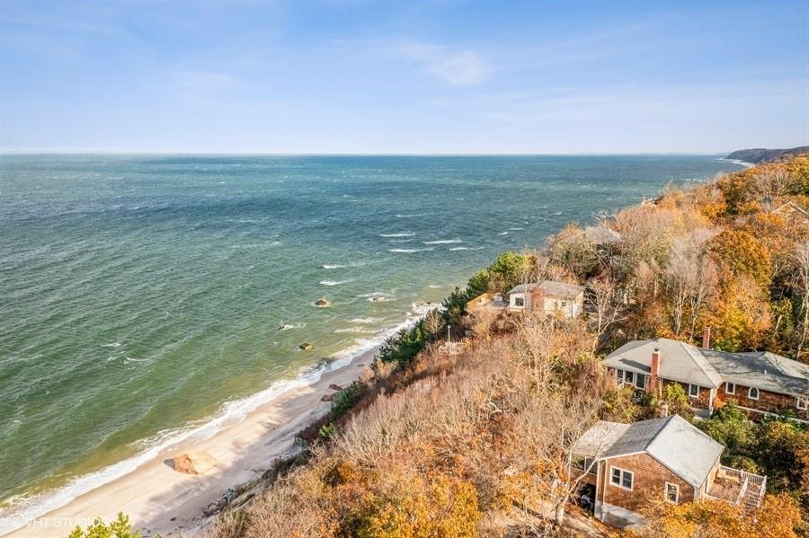24 Cliff Way, Baiting Hollow, NY 11933