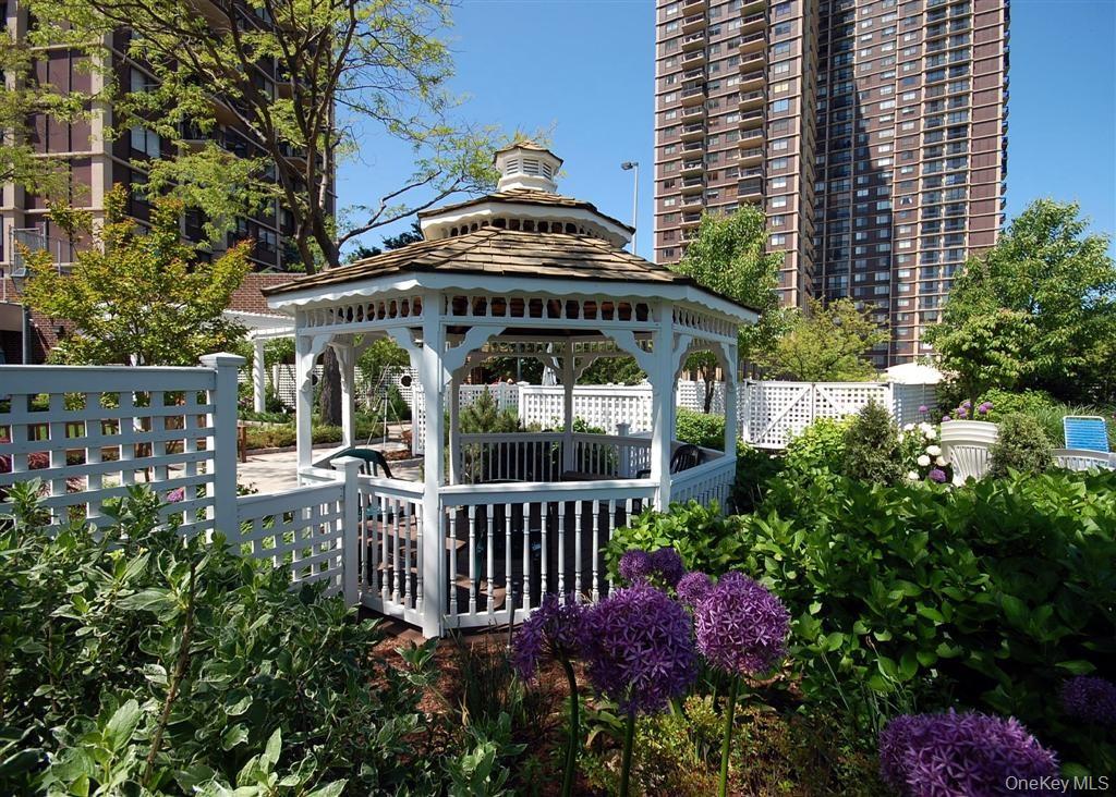 27110 Grand Central Parkway # 33D, Floral Park, NY 11005