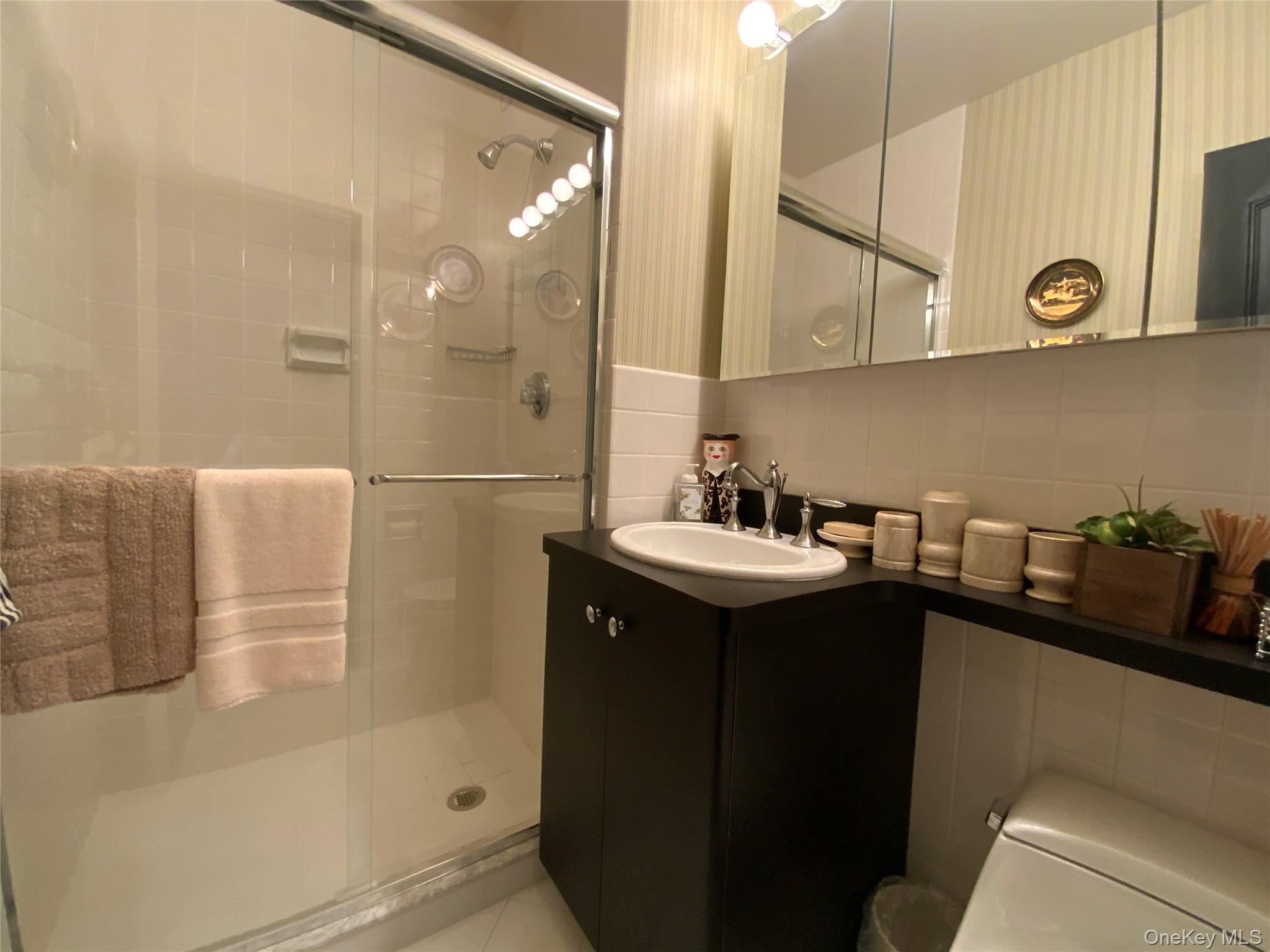 27110 Grand Central Parkway # 33D, Floral Park, NY 11005