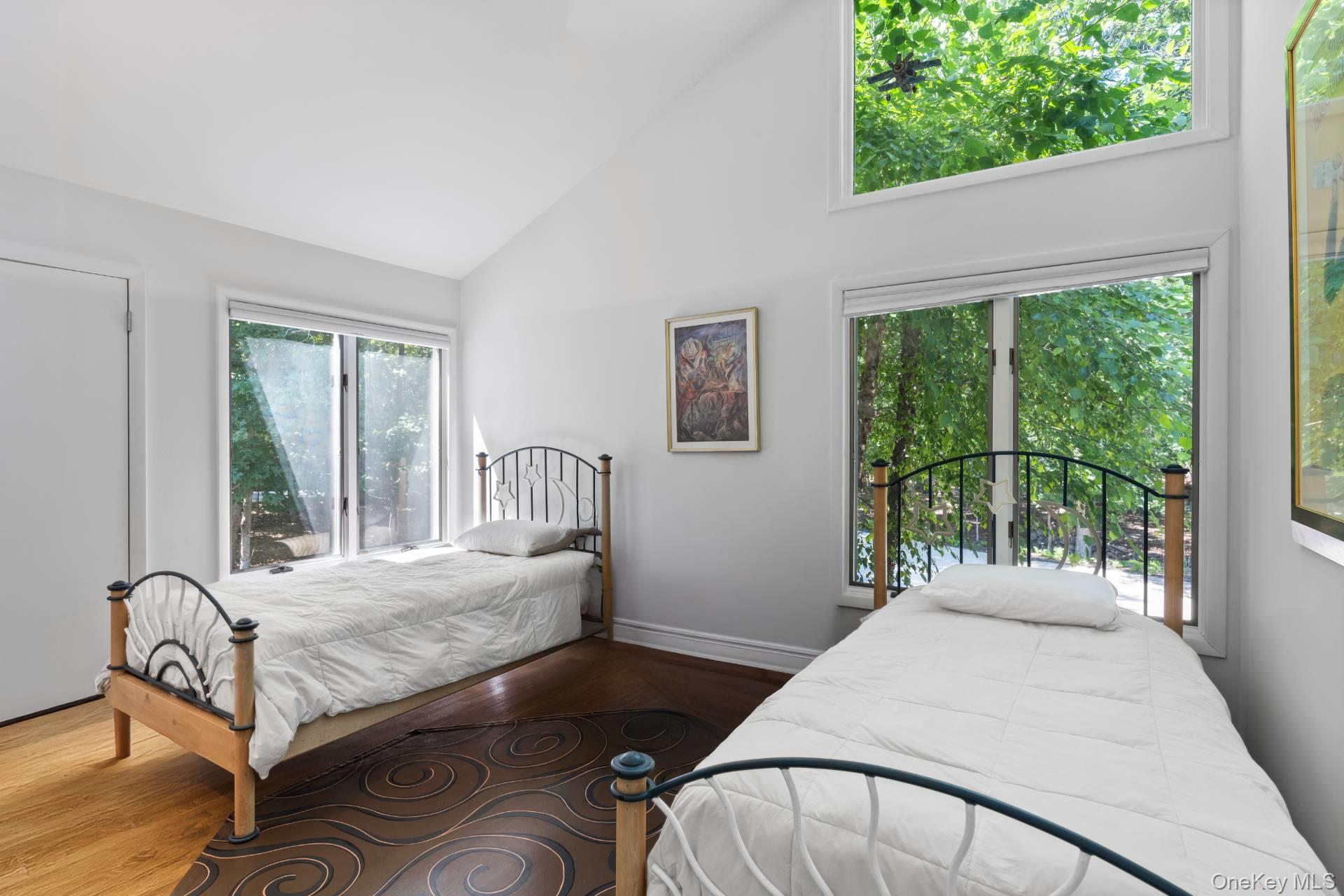 24 Saddle Lane, East Hampton, NY 11937