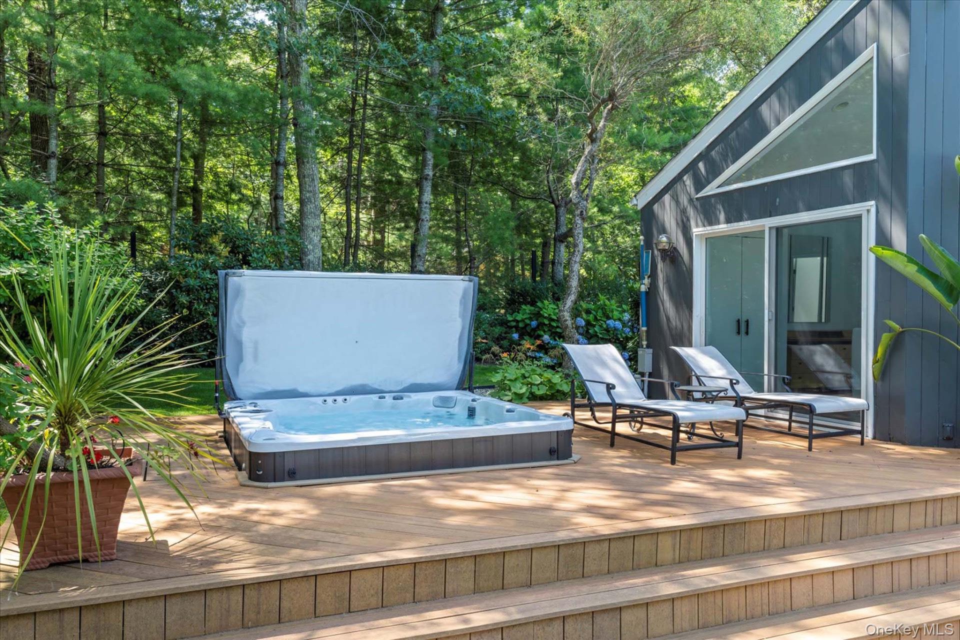 24 Saddle Lane, East Hampton, NY 11937