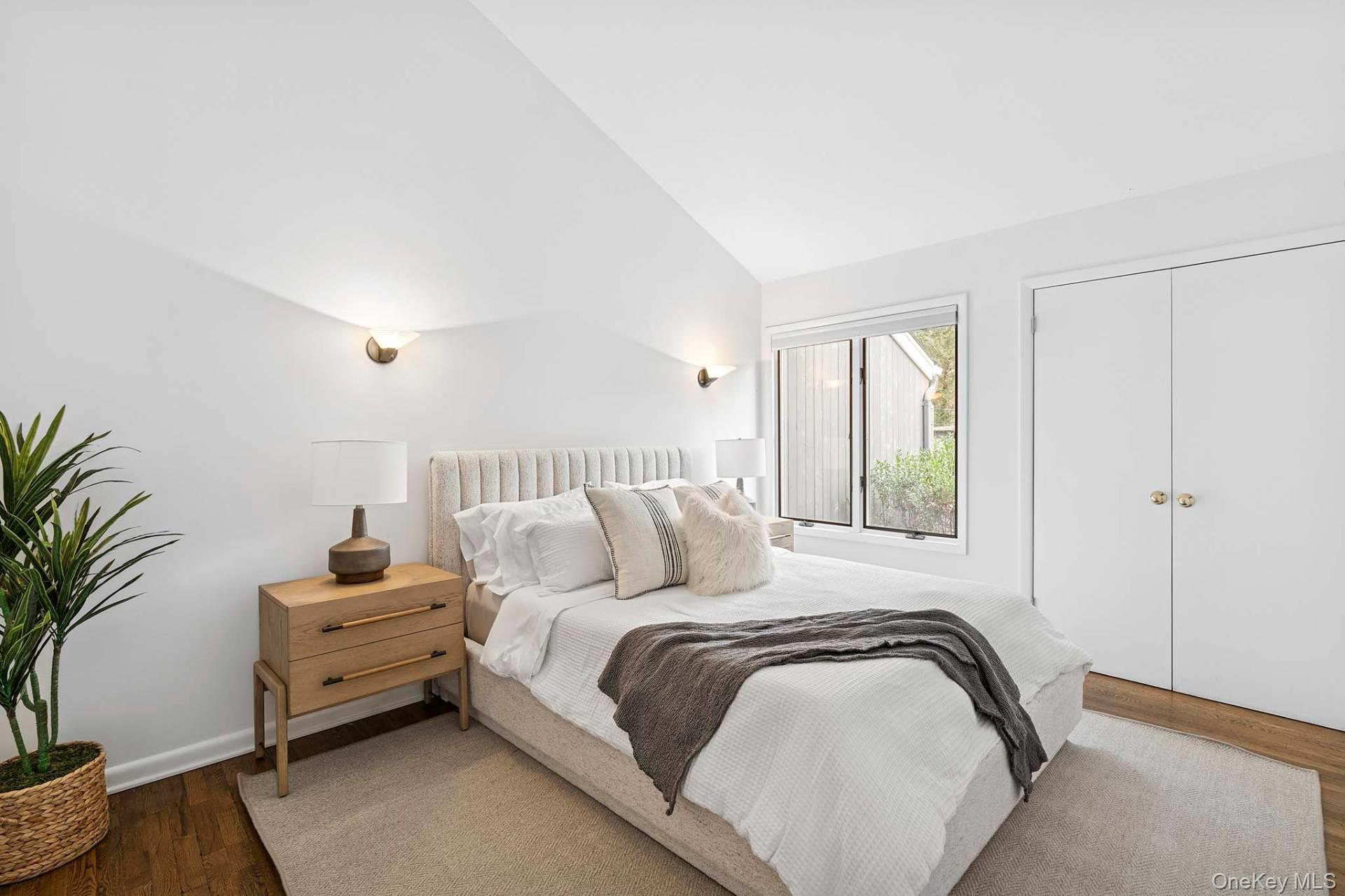 24 Saddle Lane, East Hampton, NY 11937